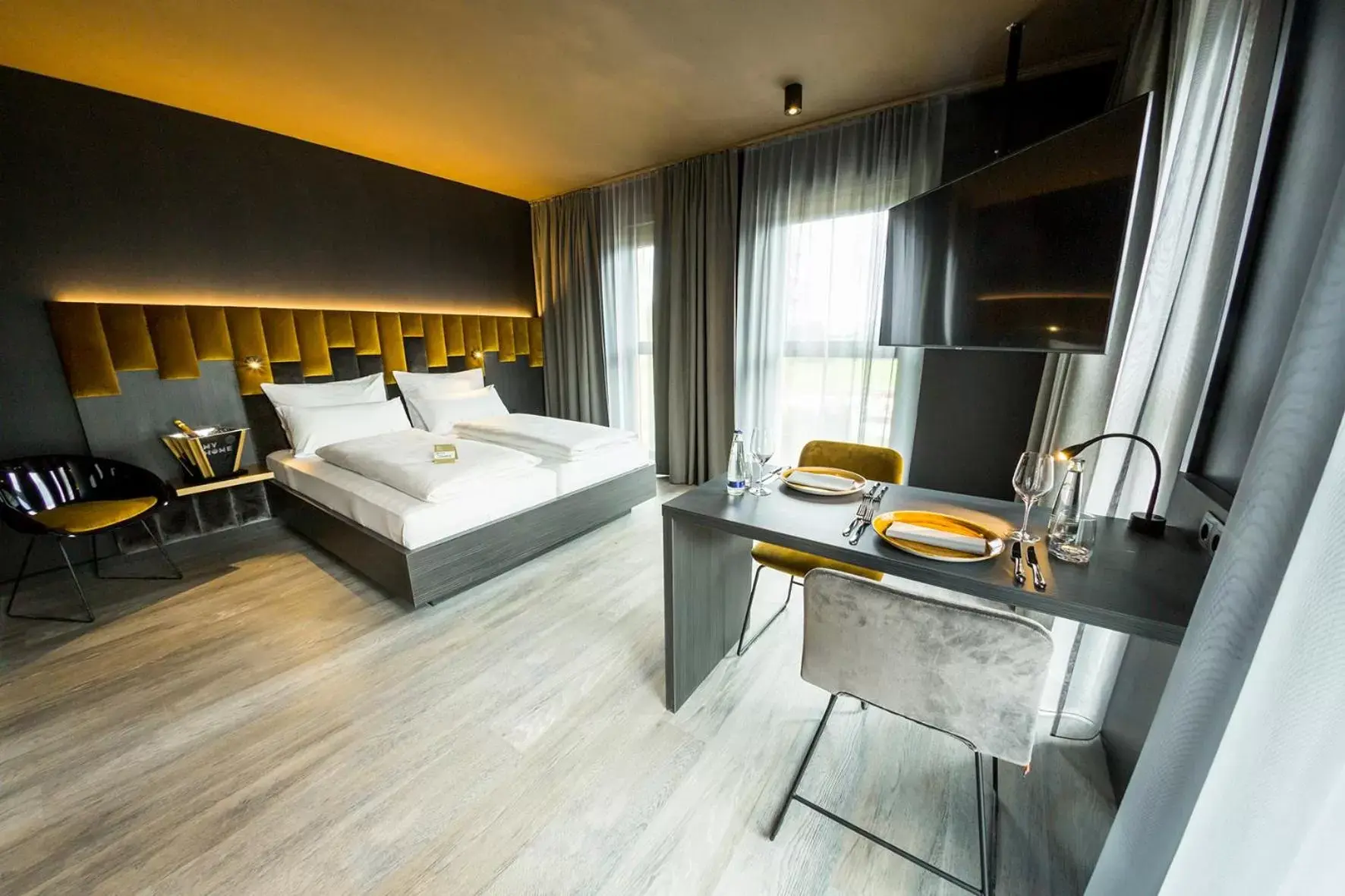 Photo of the whole room, Bed in MY HOME MY HOTEL Rosenheim Photo of the whole room, Bed in MY HOME MY HOTEL Rosenheim