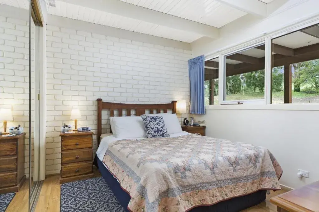 Bed in Gisborne Peak Winery Short Term Stays Bed in Gisborne Peak Winery Short Term Stays