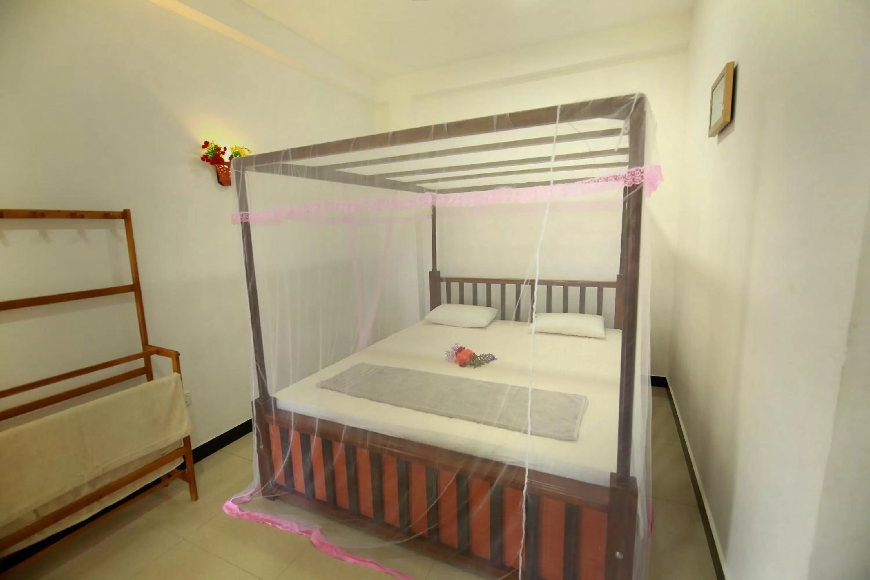 Photo of the whole room, Bed in New Ocean Vibes Ahangama