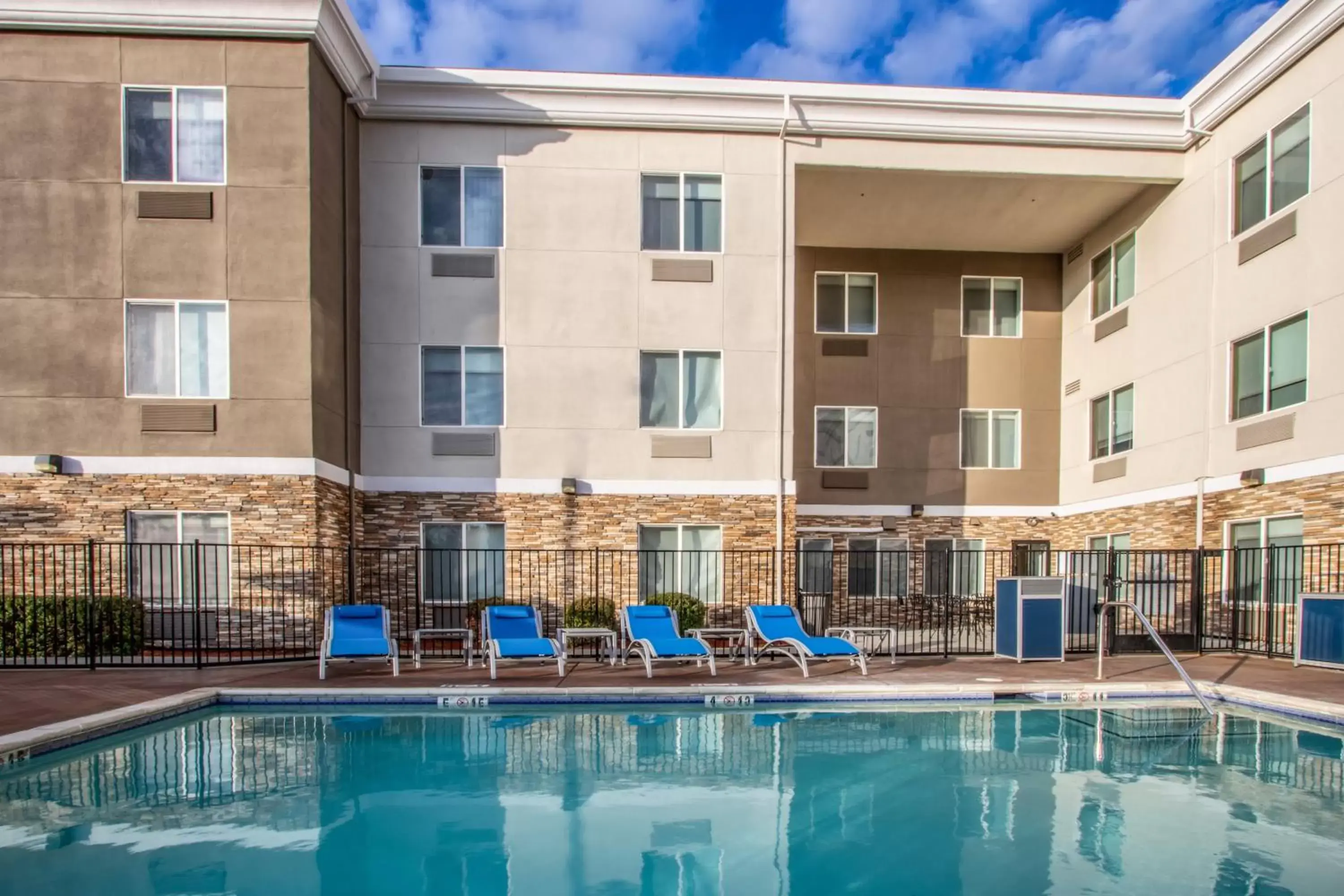 Swimming Pool in Holiday Inn Express Hotel & Suites Roseville - Galleria Area, an IHG Hotel