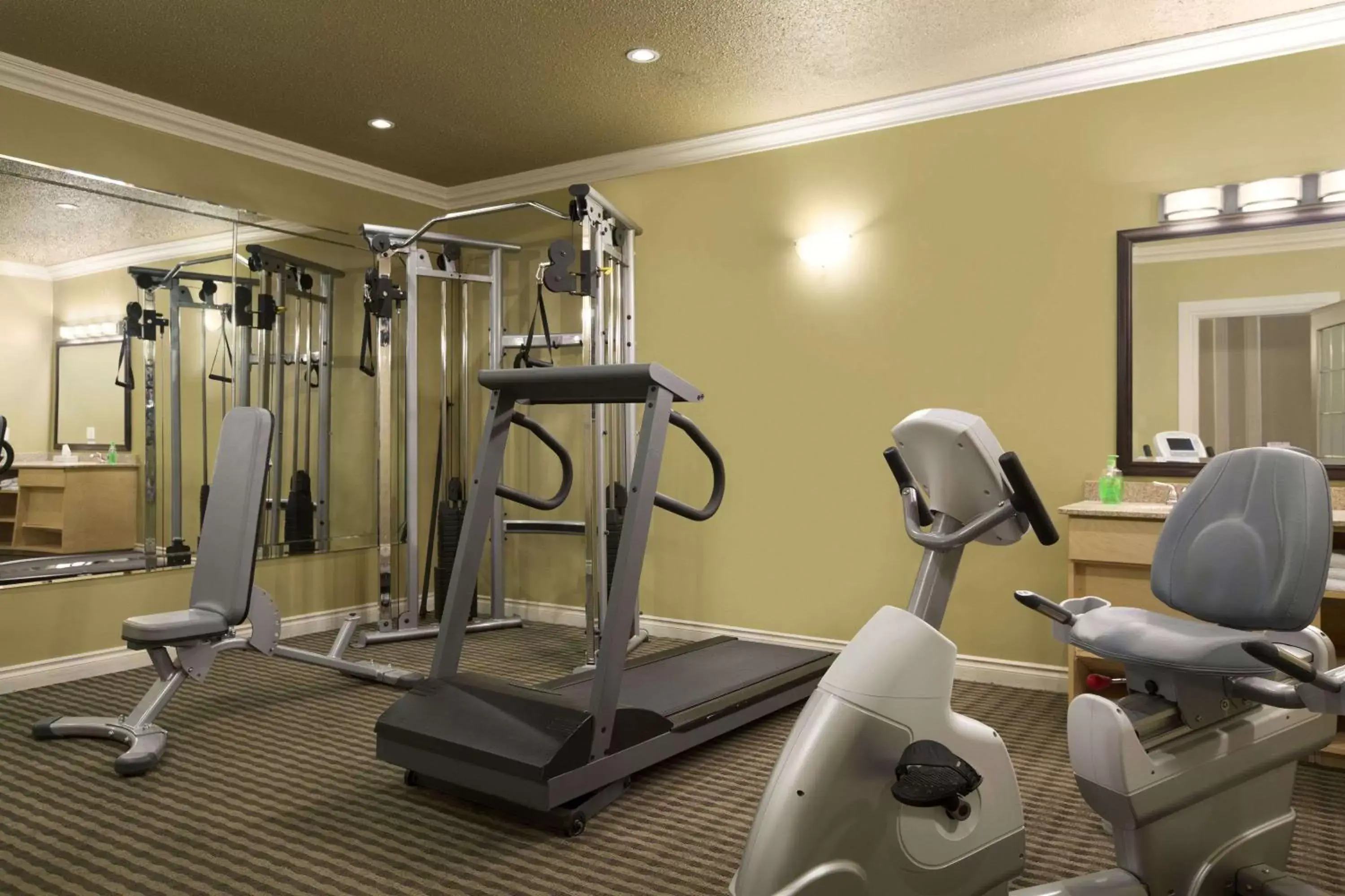 Fitness centre/facilities, Fitness Center/Facilities in Days Inn by Wyndham High Level