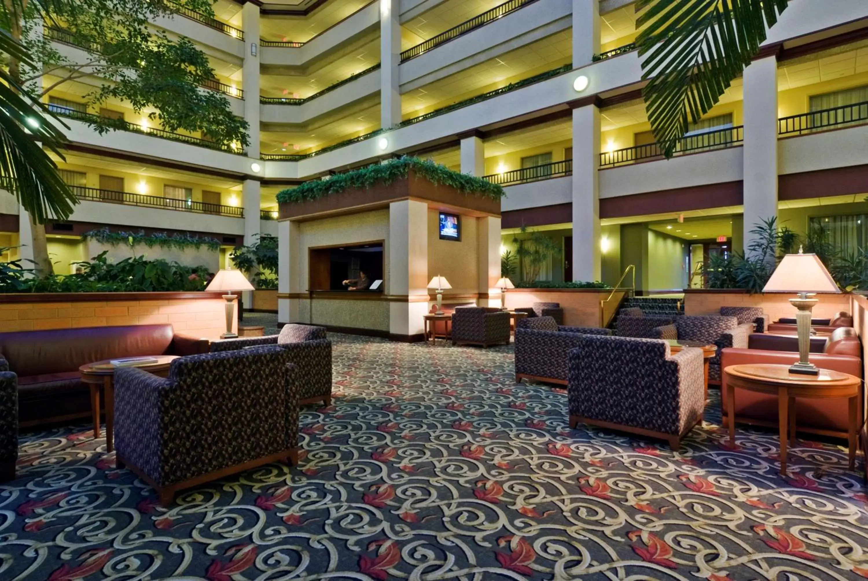 Dining area in Embassy Suites Lexington