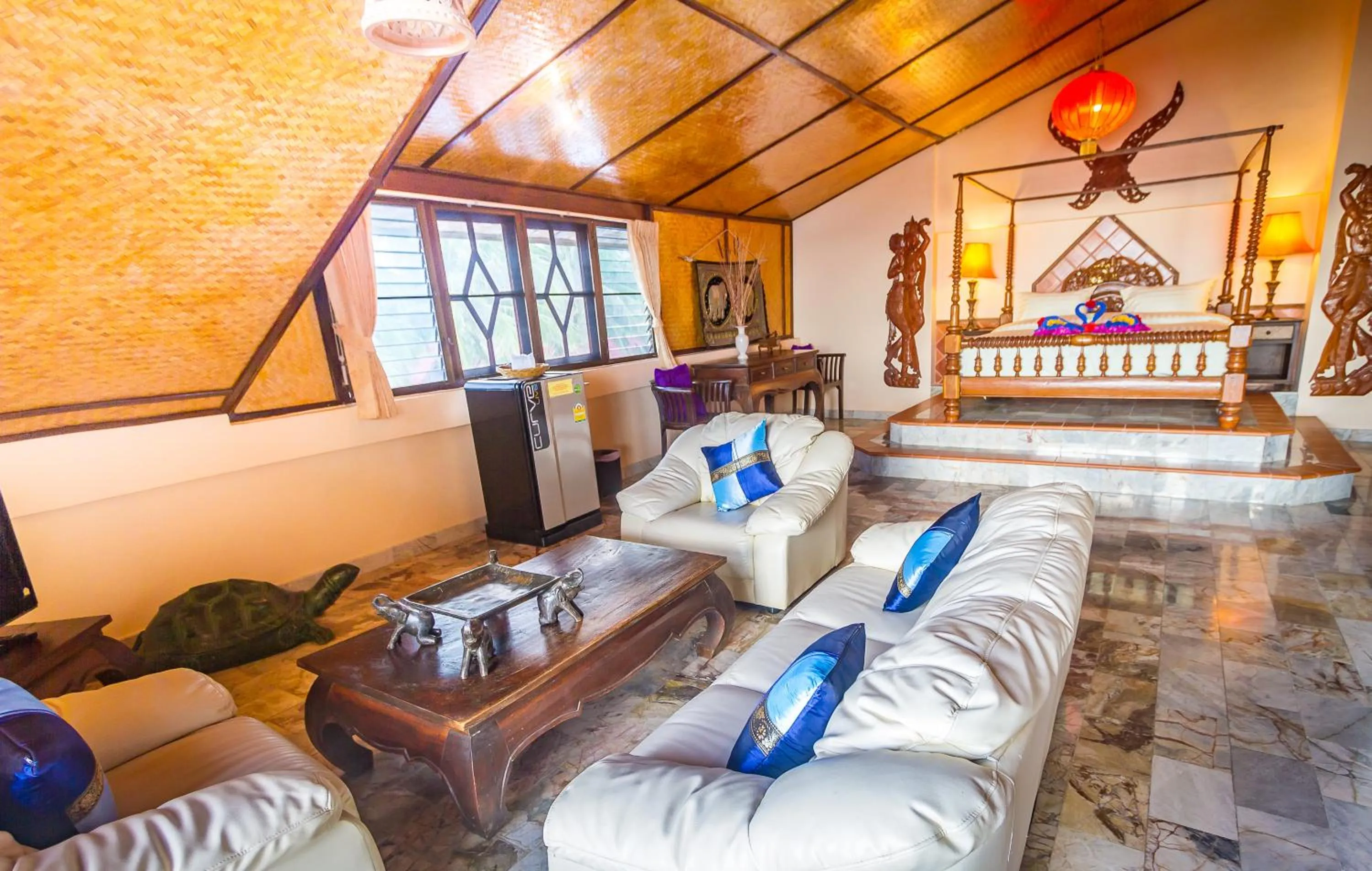 Seating area, Bed in Laguna Beach Club Resort