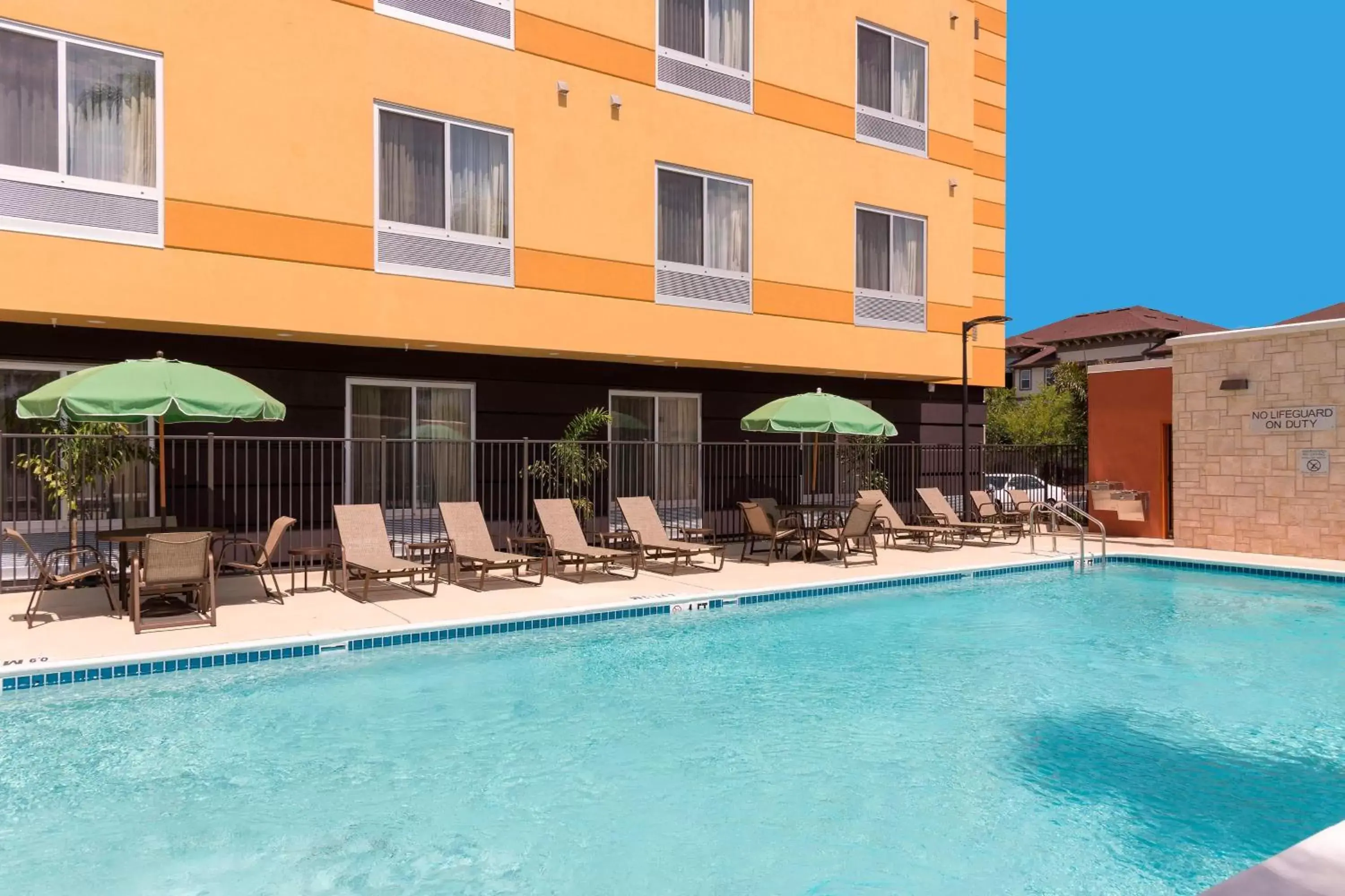 Swimming pool, Property Building in Fairfield Inn & Suites by Marriott Orlando Kissimmee/Celebration