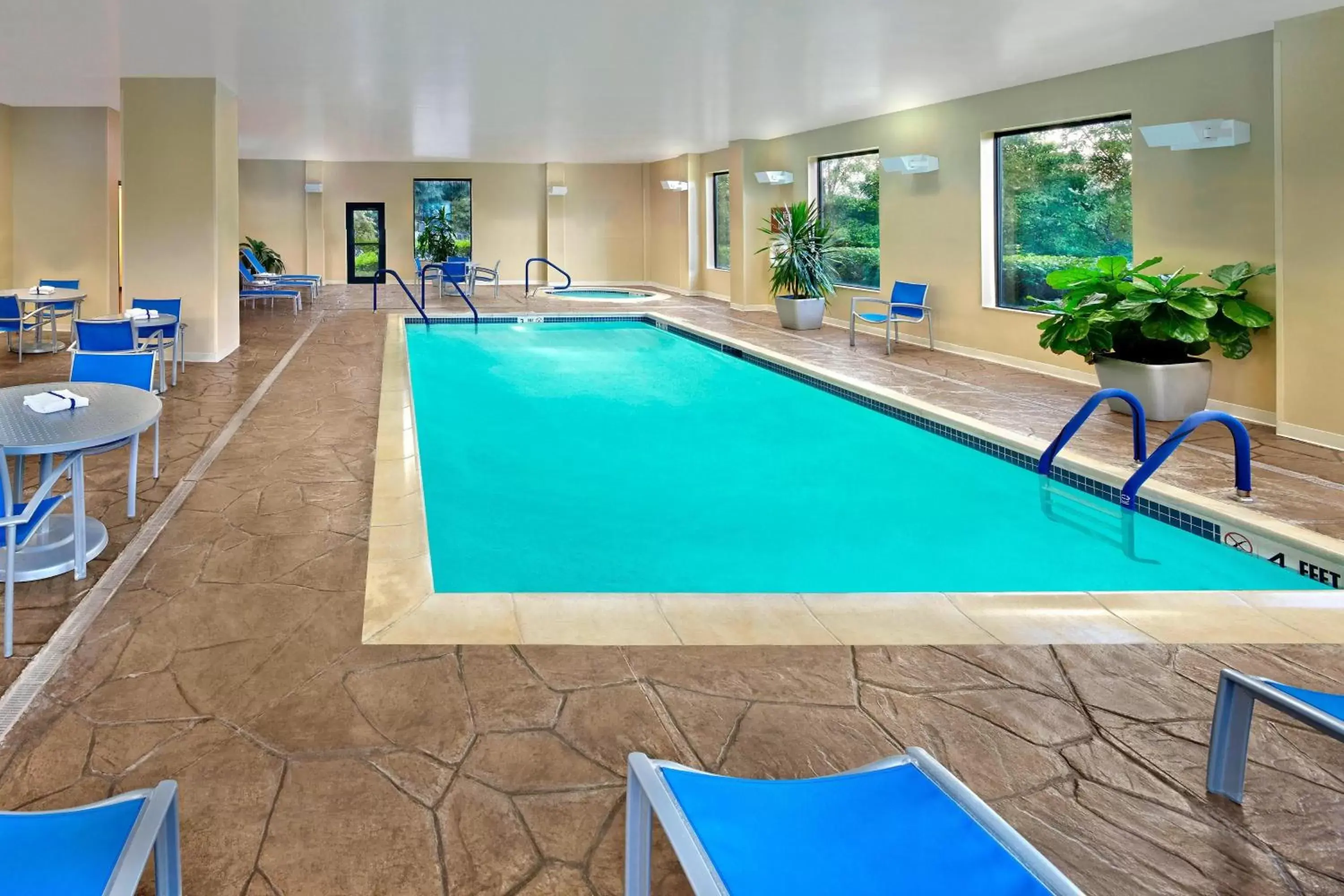 Swimming Pool in TownePlace Suites by Marriott Albany Downtown/Medical Center