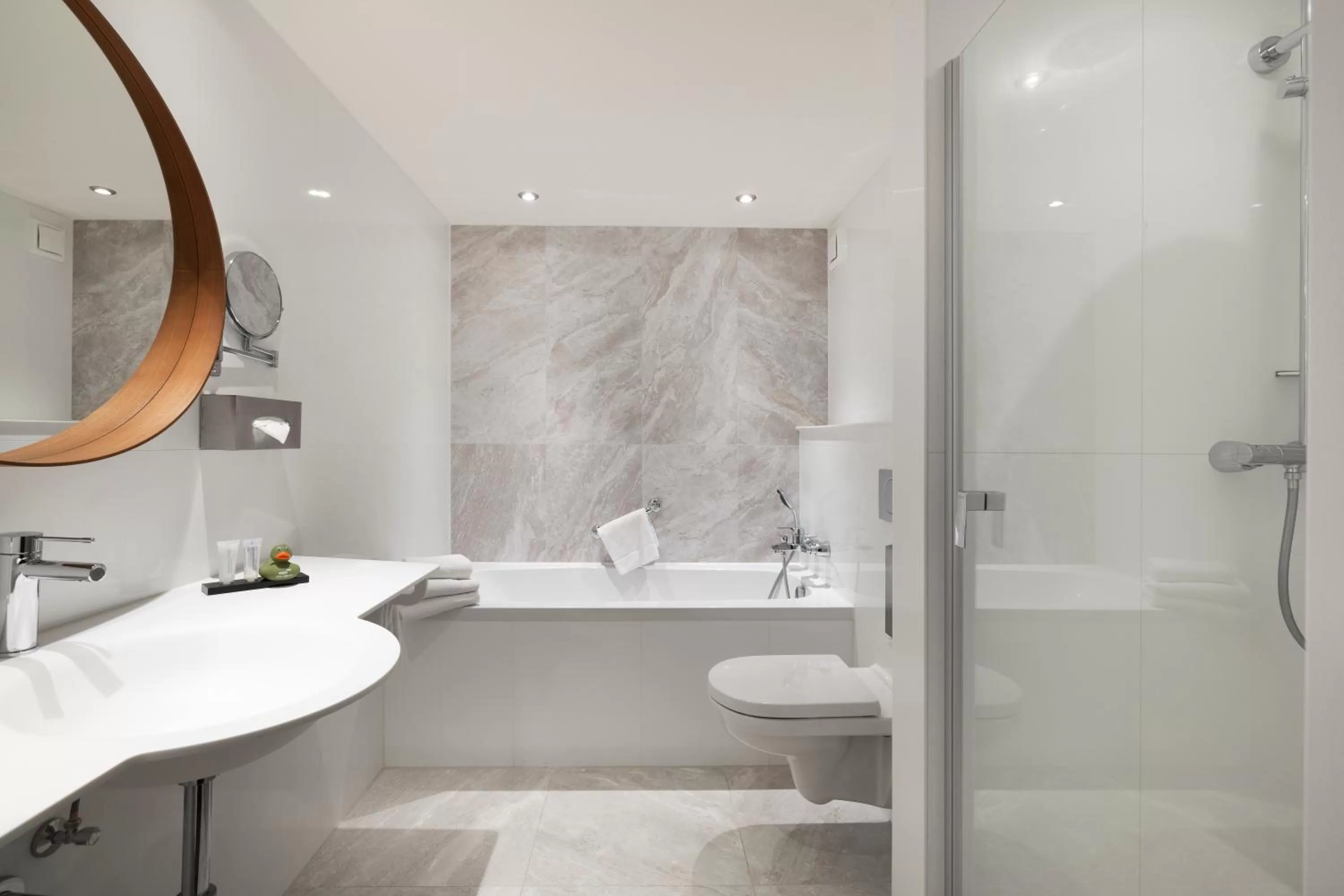 Shower in Hotel Mitland