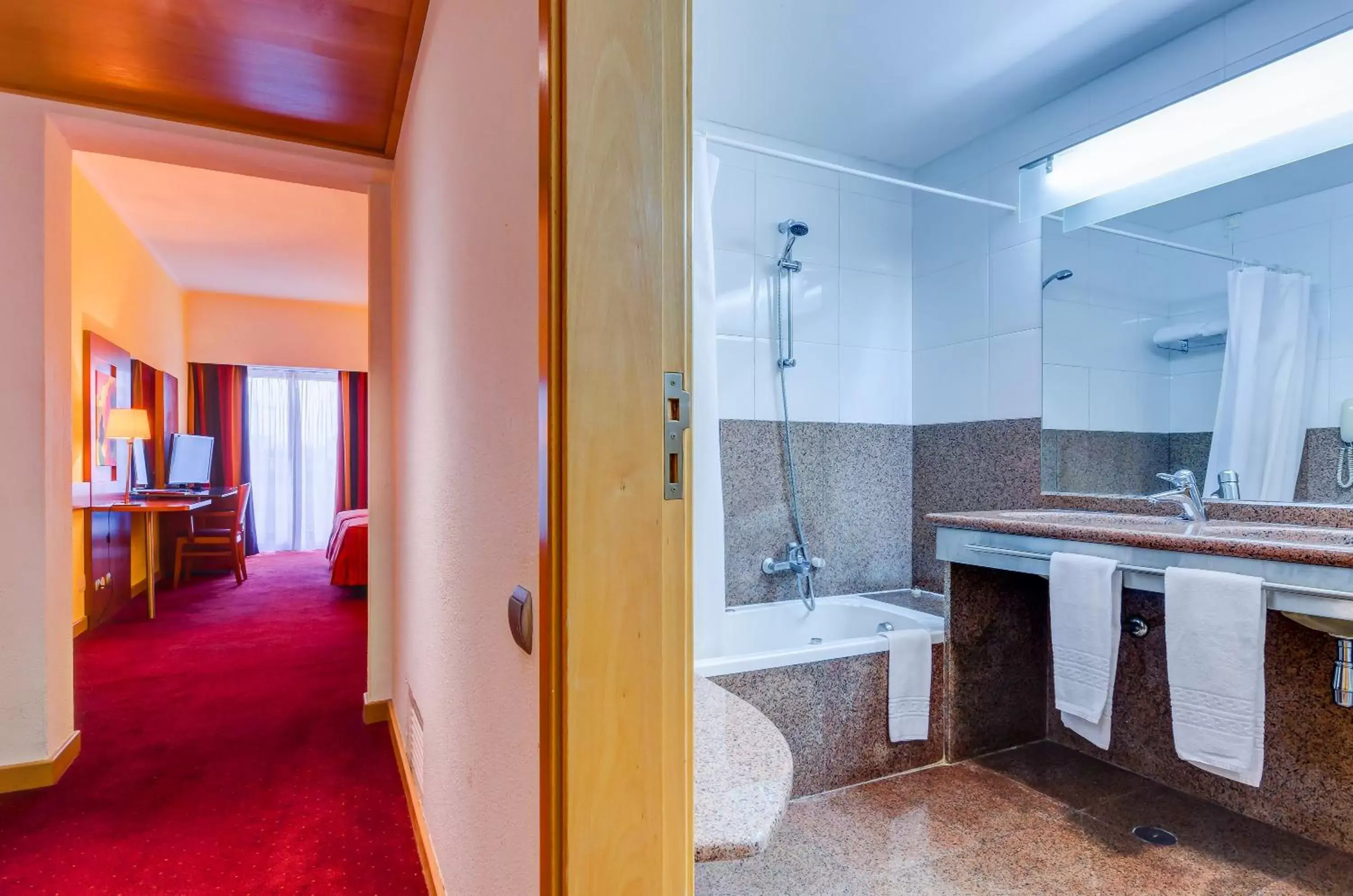 Photo of the whole room, Bathroom in Hotel Alvorada