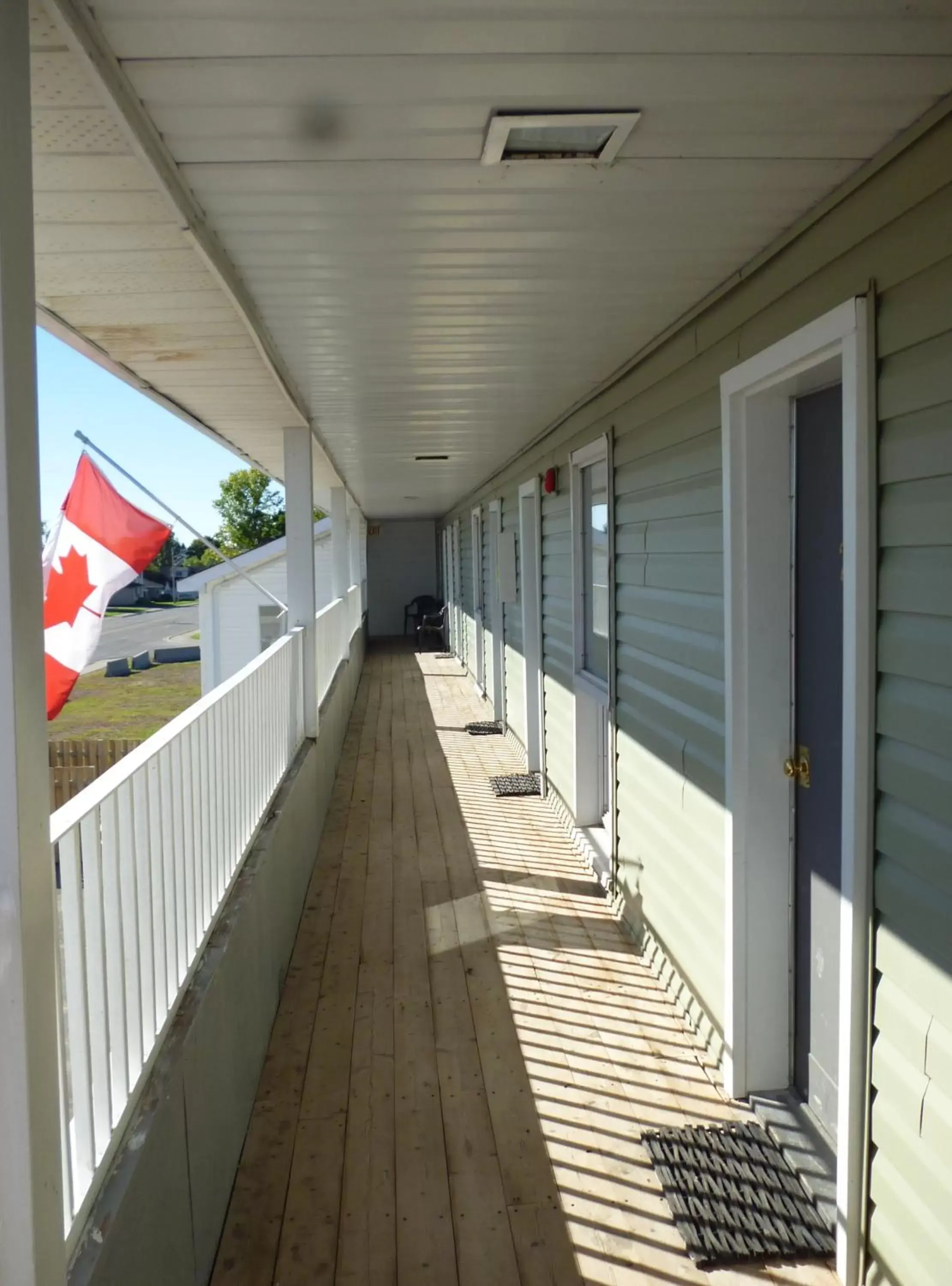 Balcony/Terrace in Wheel Inn Motel