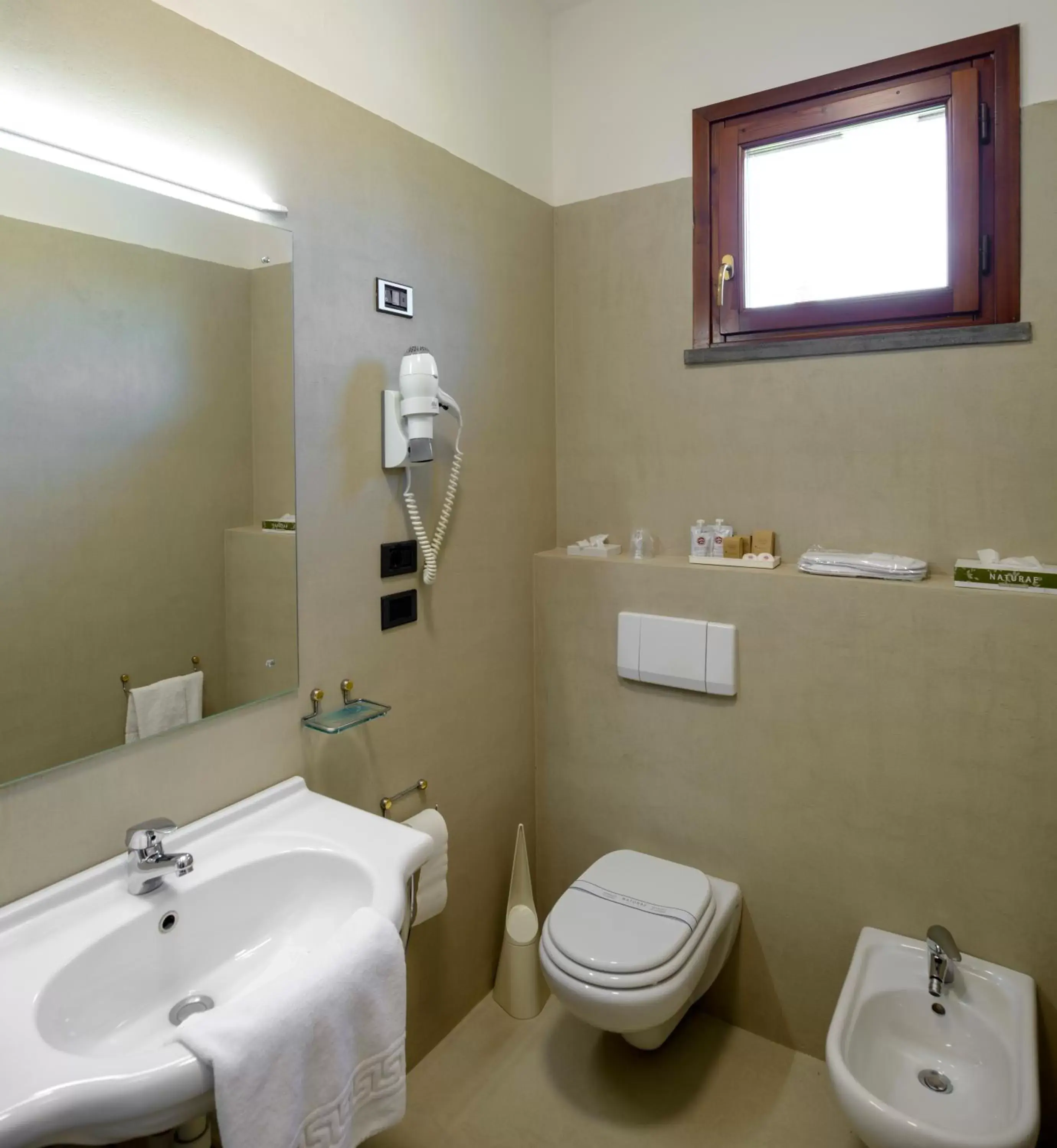 Toilet, Bathroom in Hotel Sovestro