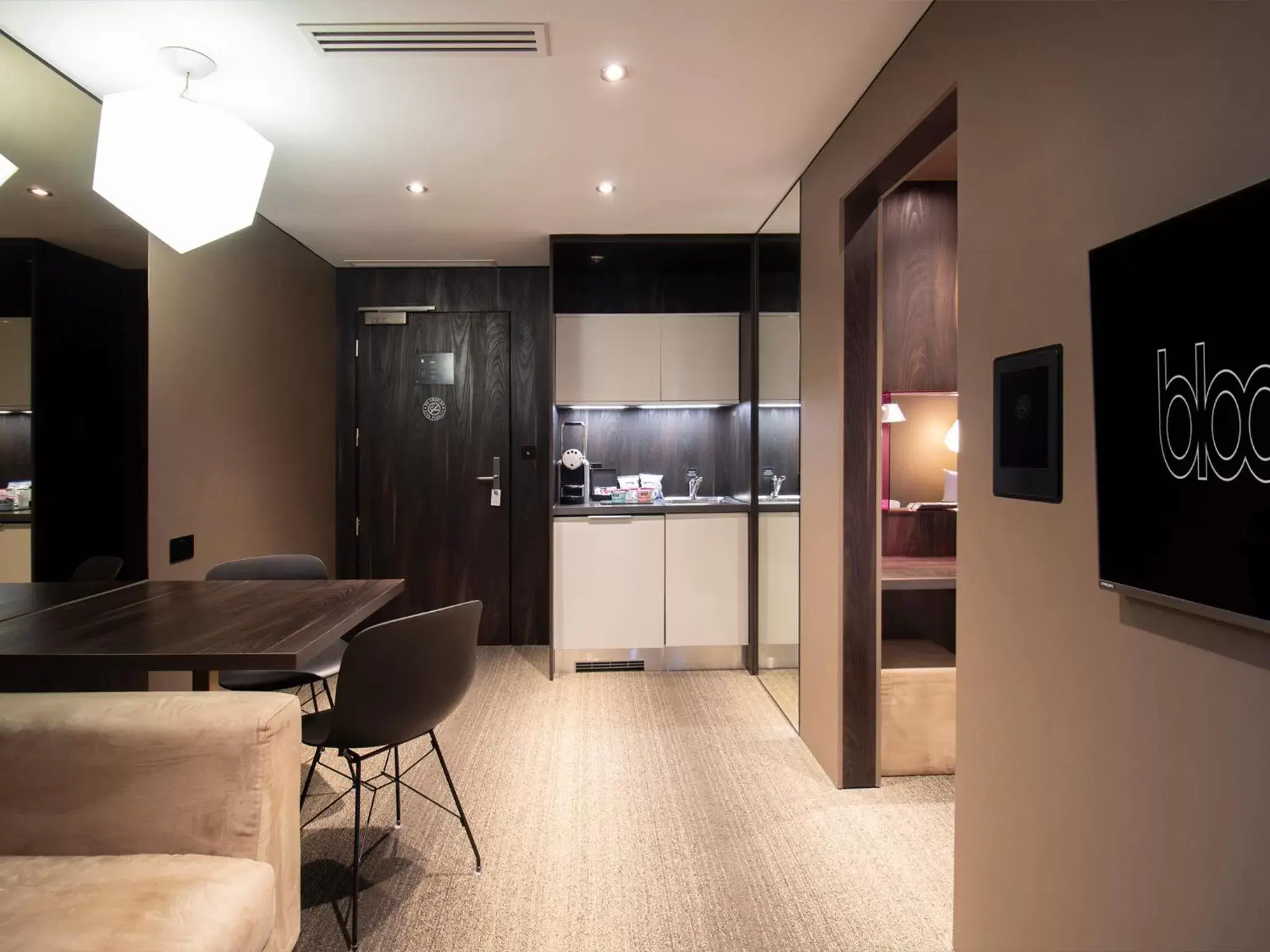 Kitchen or kitchenette, Kitchen/Kitchenette in Bloc Hotel Birmingham