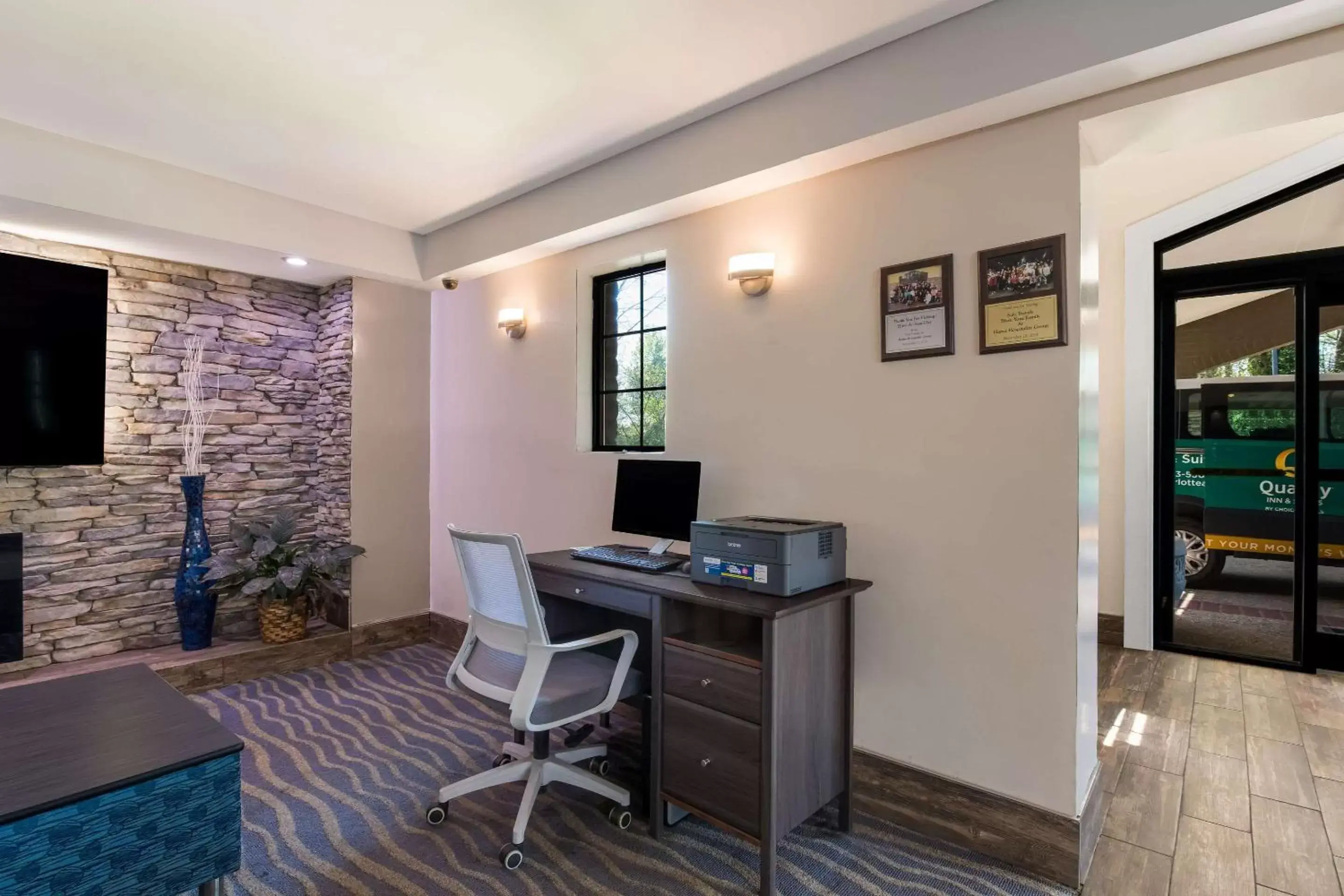 Business facilities in Quality Inn & Suites Charlotte Airport
