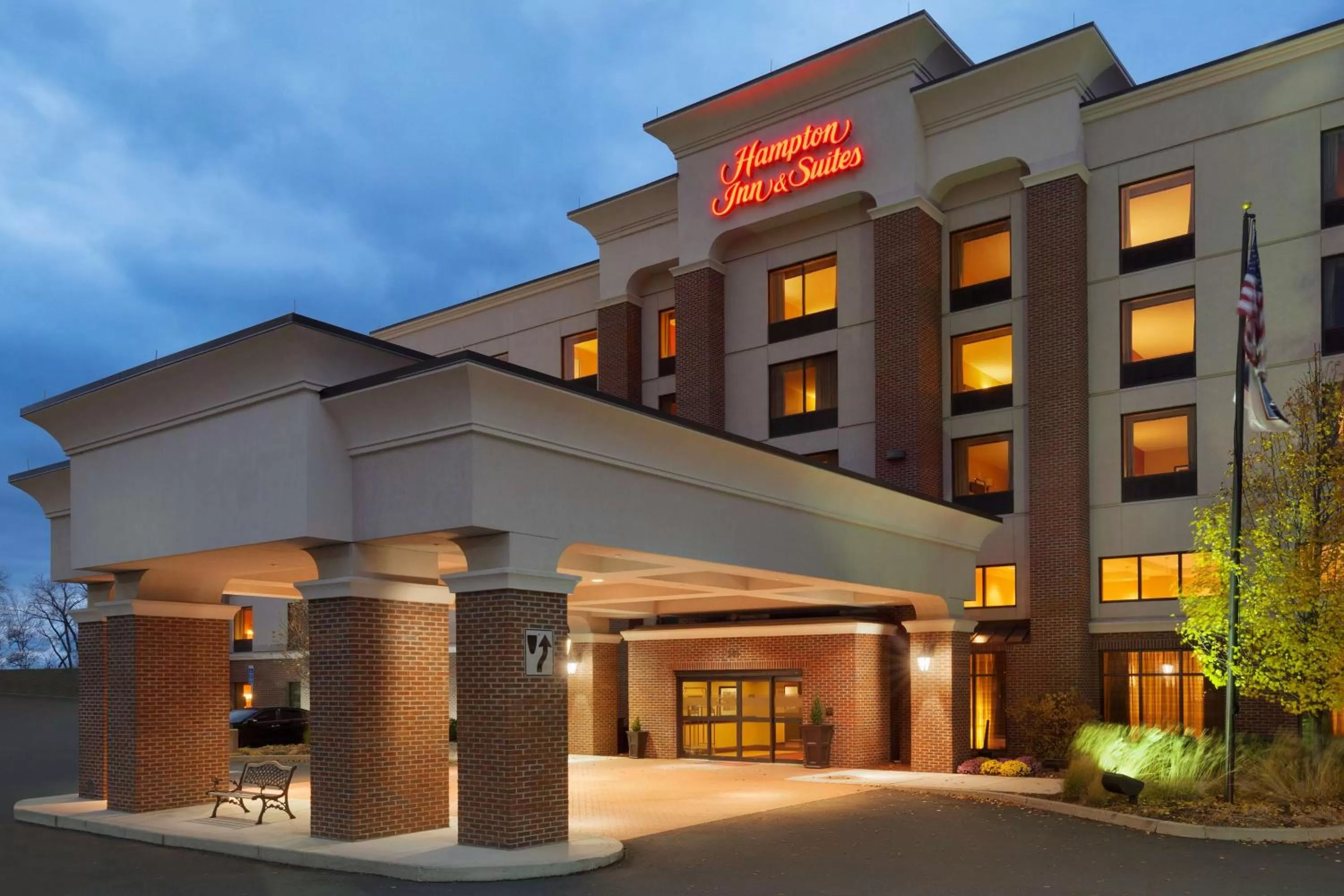 Property building in Hampton Inn & Suites East Hartford