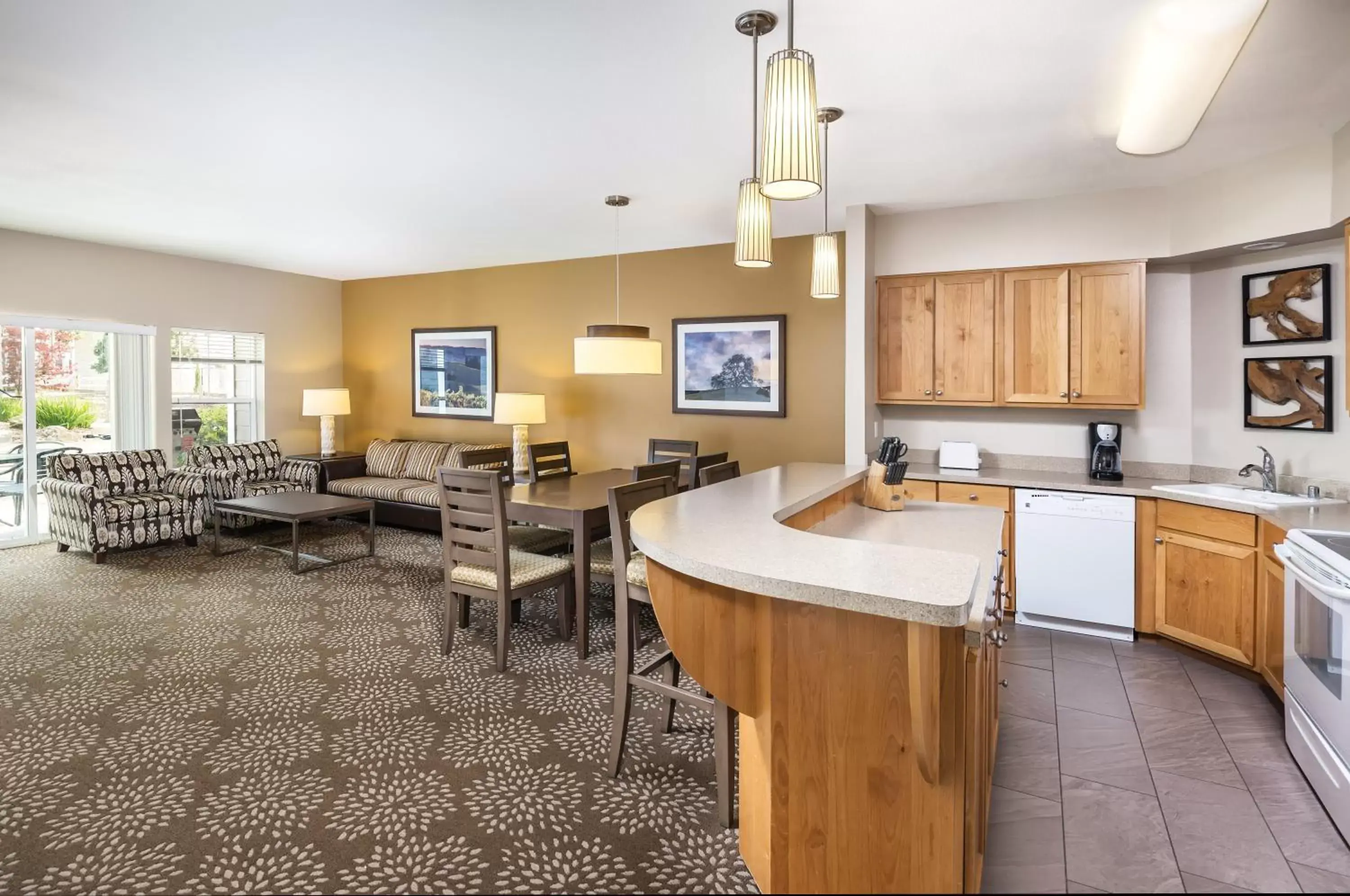 Living room, Kitchen/Kitchenette in Worldmark Windsor