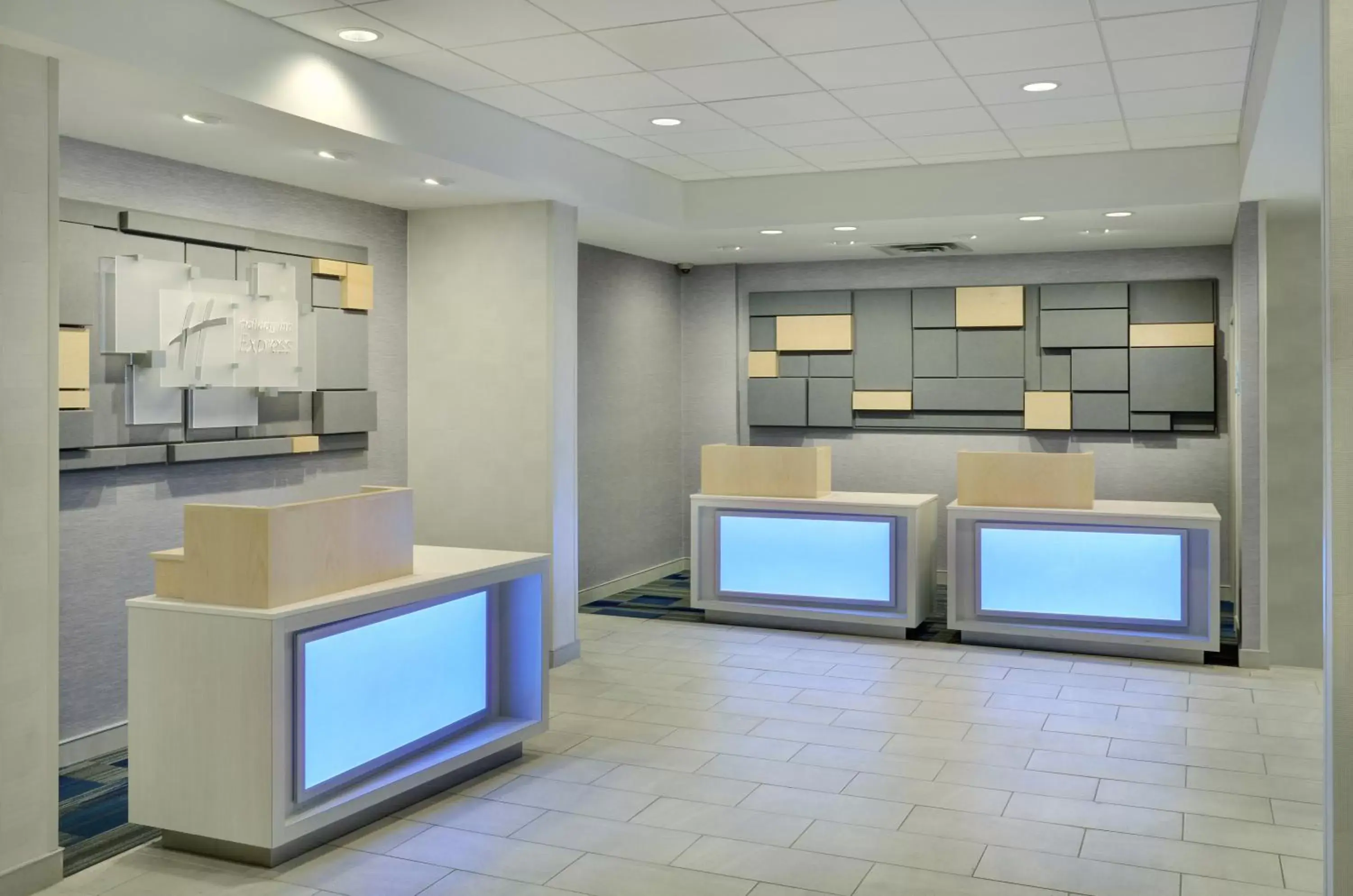 Property building, Lobby/Reception in Holiday Inn Express Toronto Downtown, an IHG Hotel