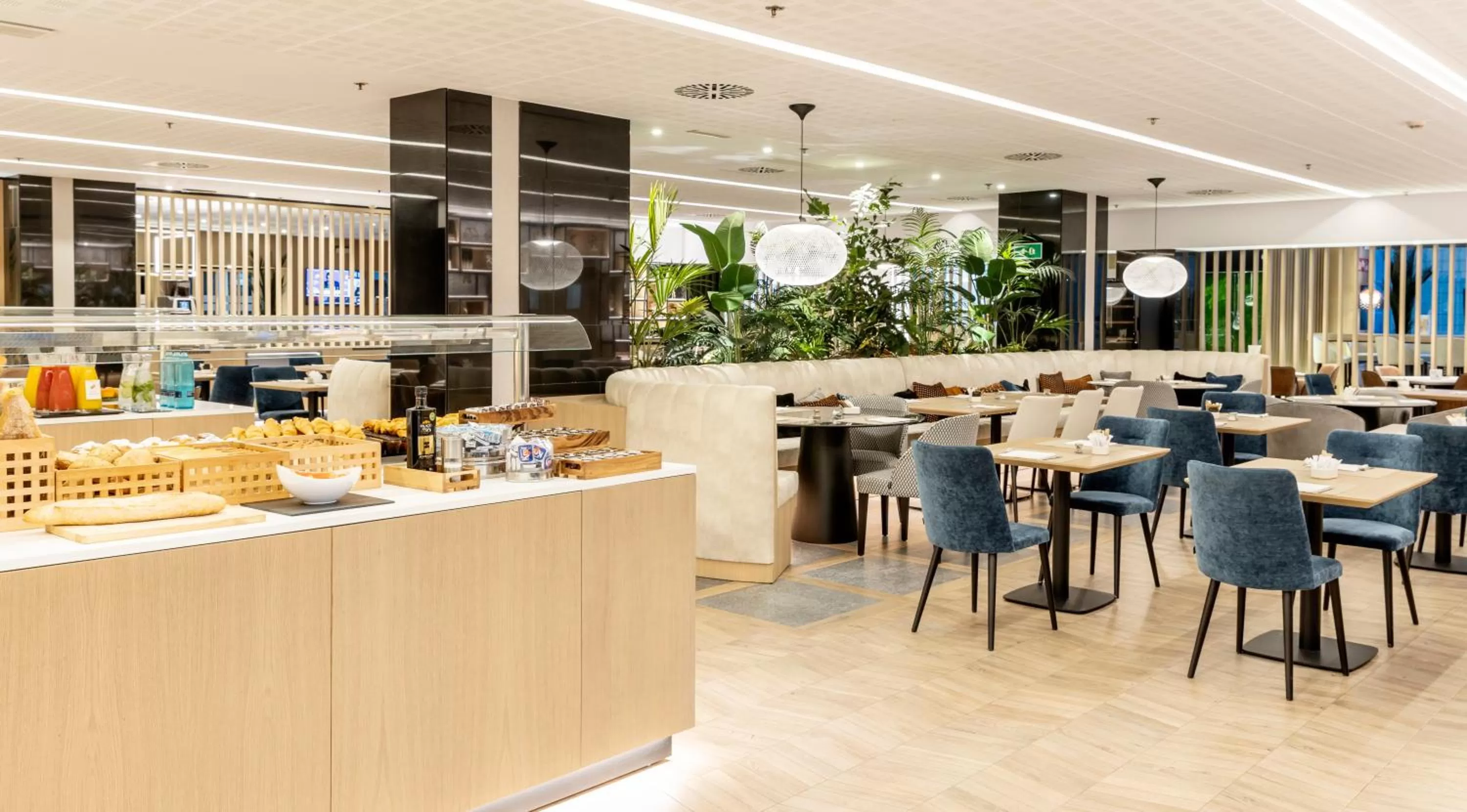 Buffet breakfast in Ilunion Barcelona