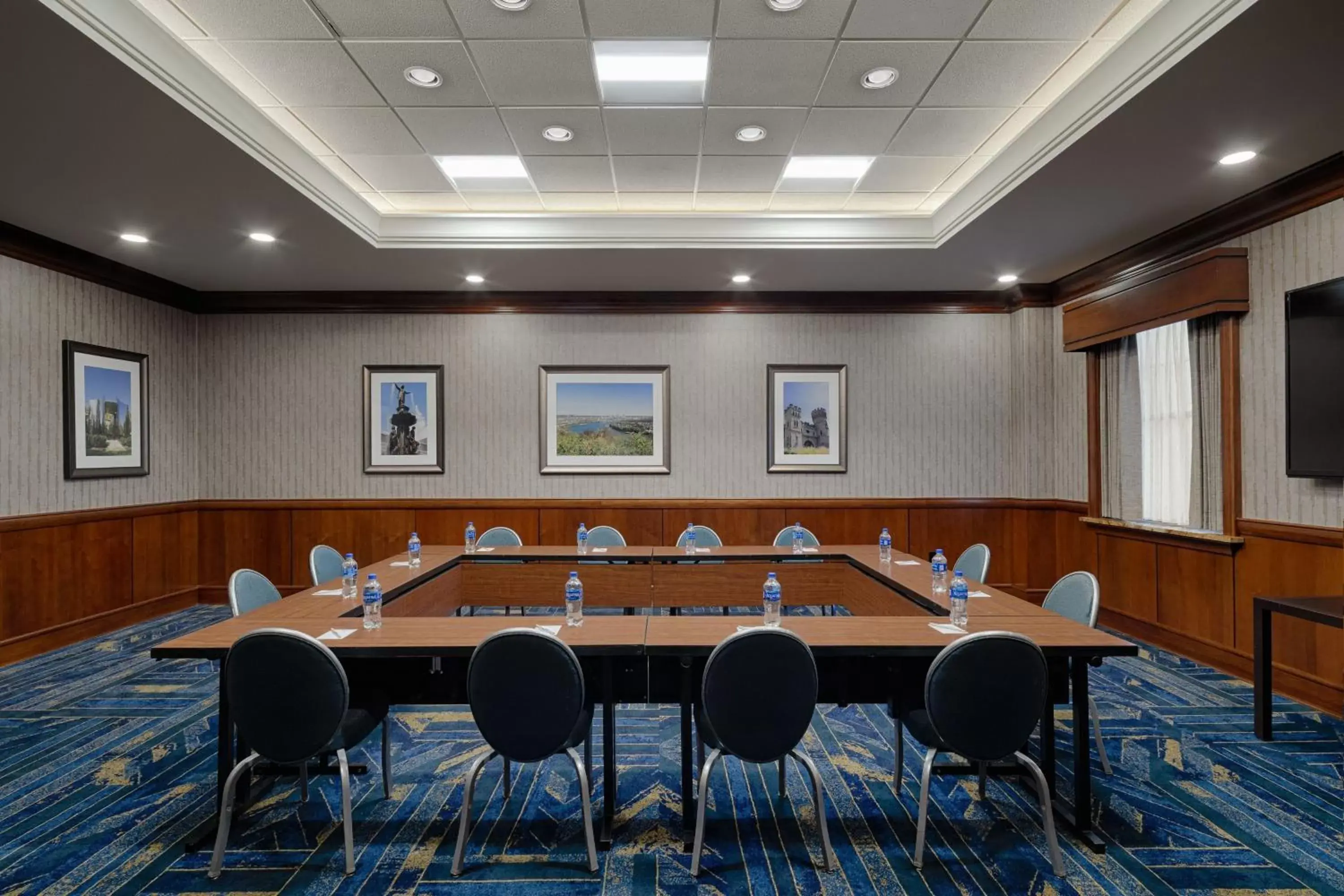 Meeting/conference room in Residence Inn by Marriott Cincinnati Downtown/The Phelps