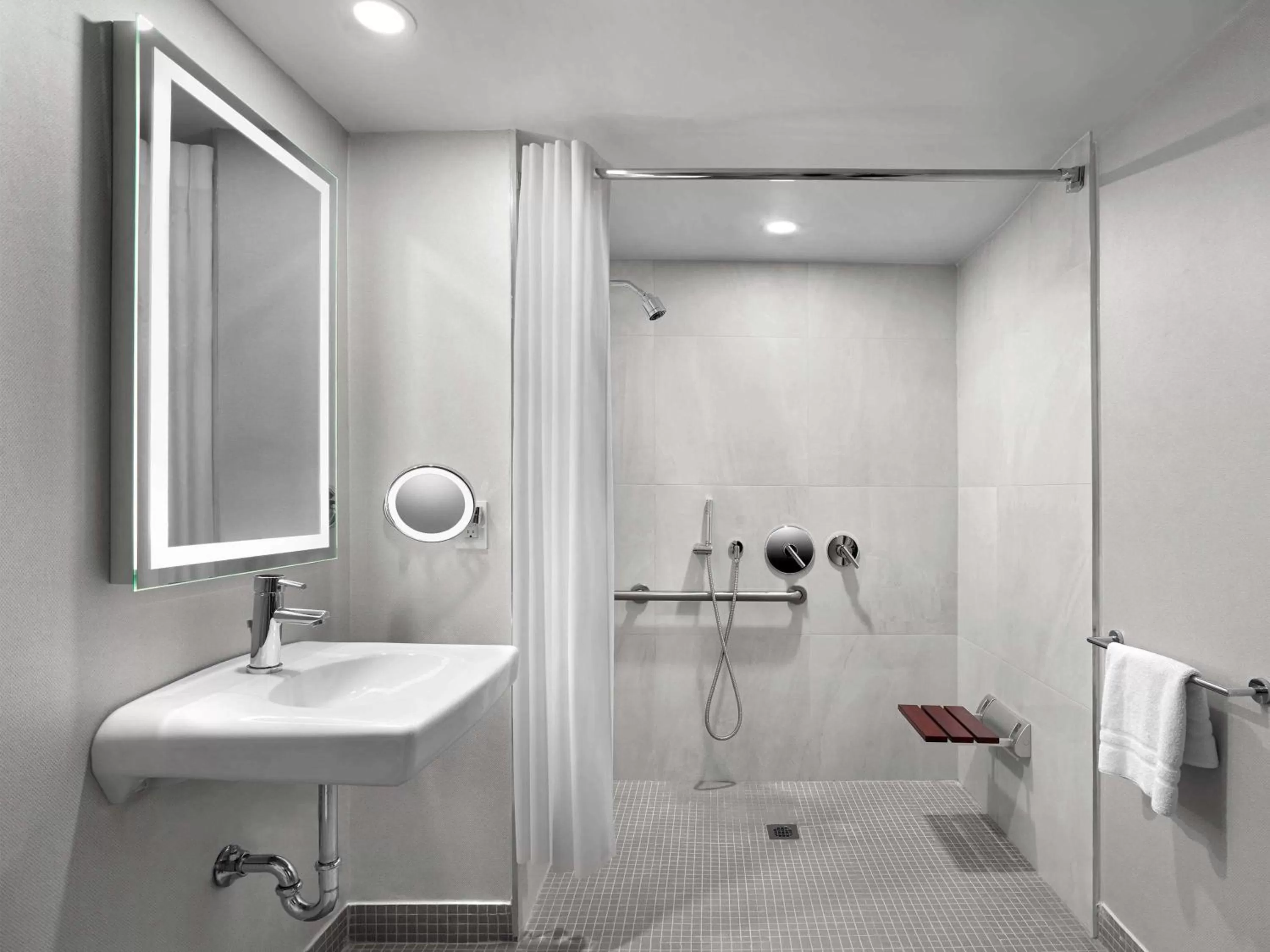 Photo of the whole room in The Novotel Toronto Centre