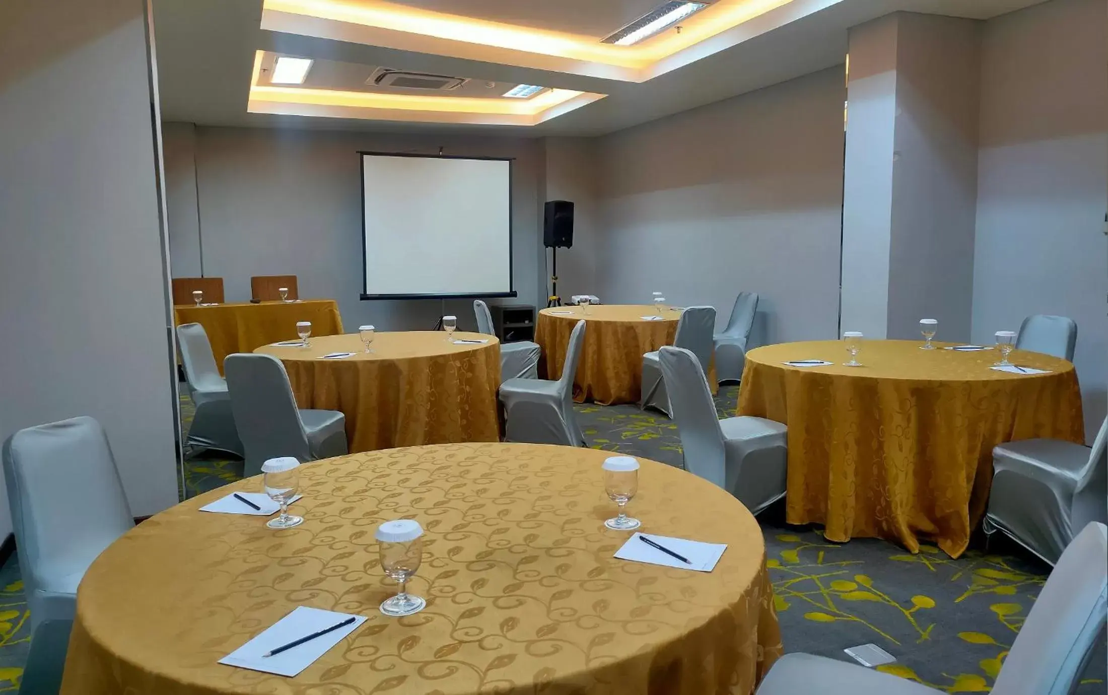 Banquet/Function facilities in Hotel 88 ITC Fatmawati Jakarta By WH