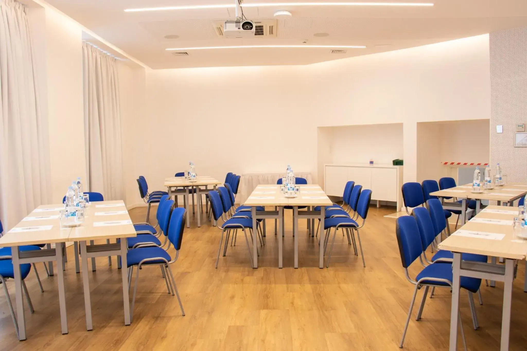 Meeting/conference room, Restaurant/Places to Eat in The Classic Hotel