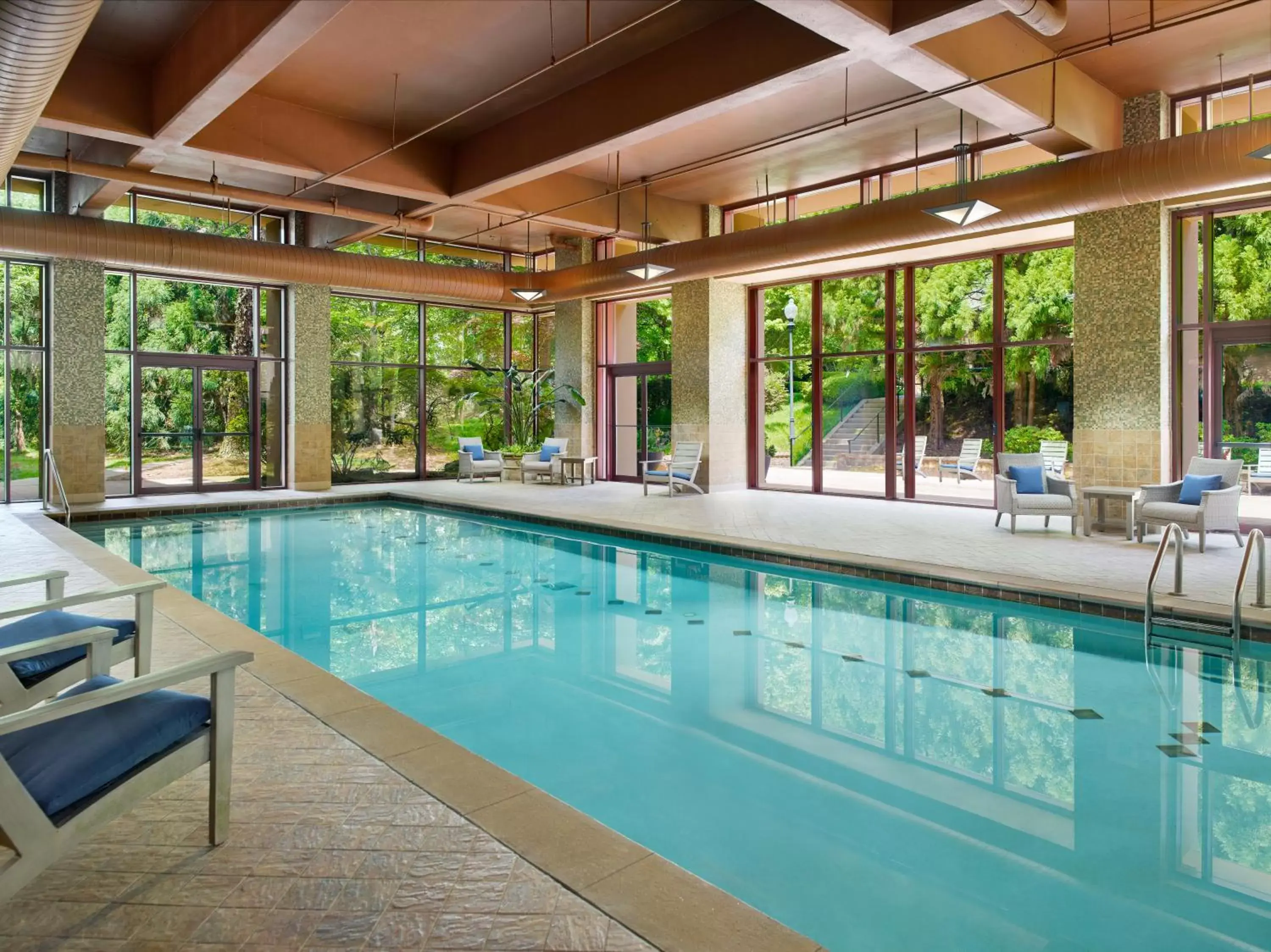 Swimming Pool in Emory Conference Center Hotel