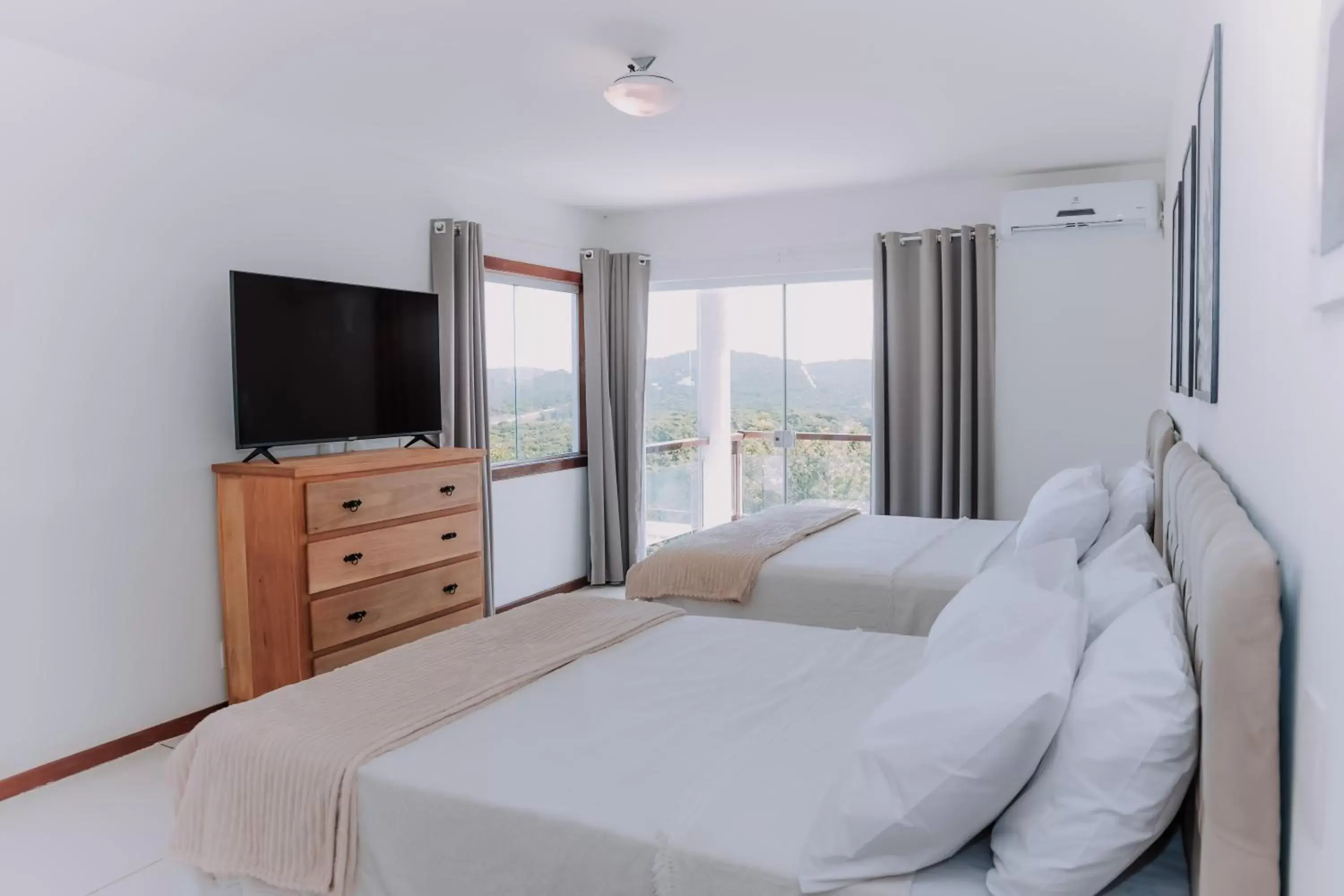 Quadruple Room with Sea View in Pousada Peninsula de Buzios Quadruple Room with Sea View in Pousada Peninsula de Buzios