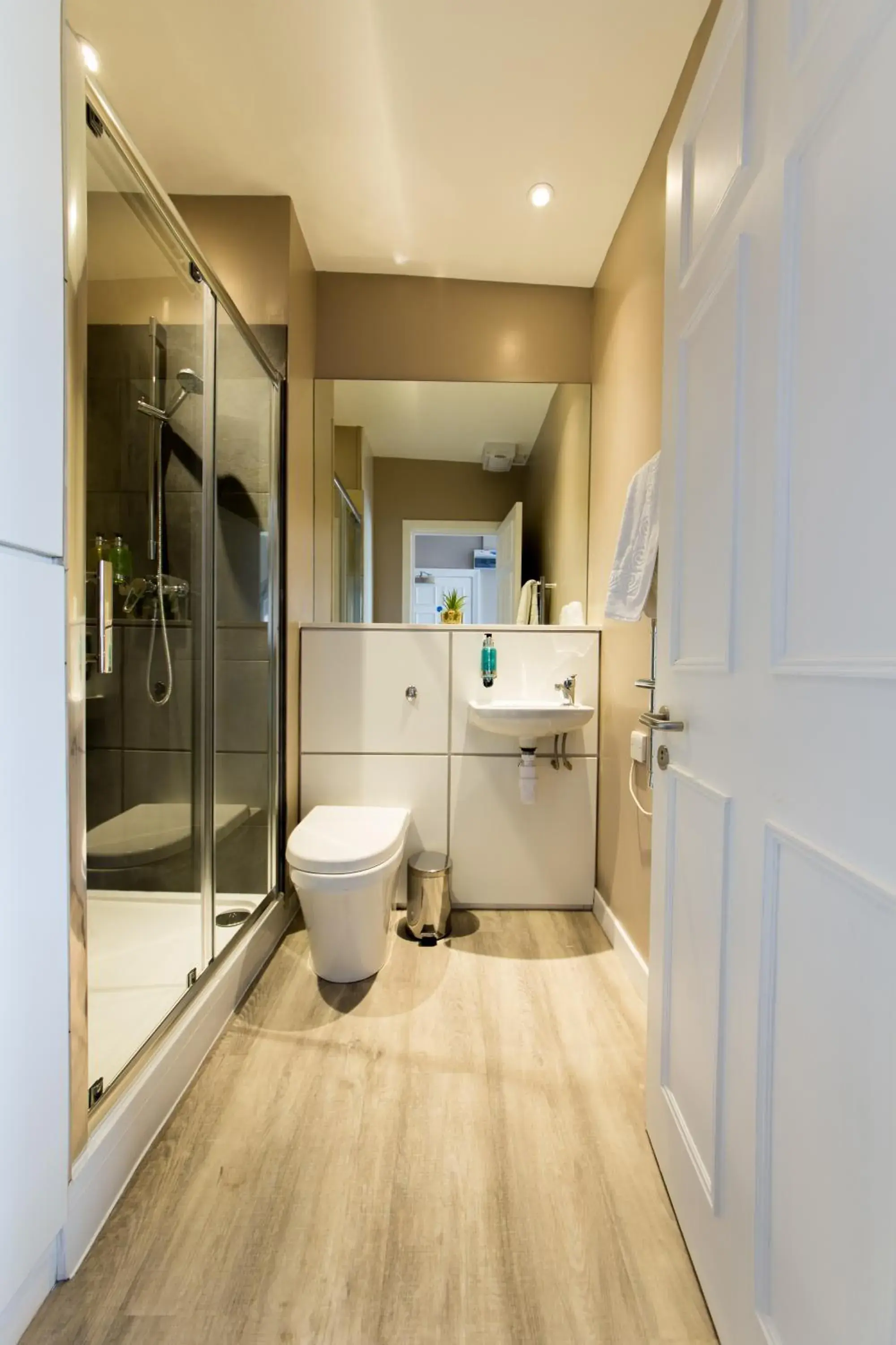 Shower, Bathroom in The Spires Serviced Apartments Edinburgh
