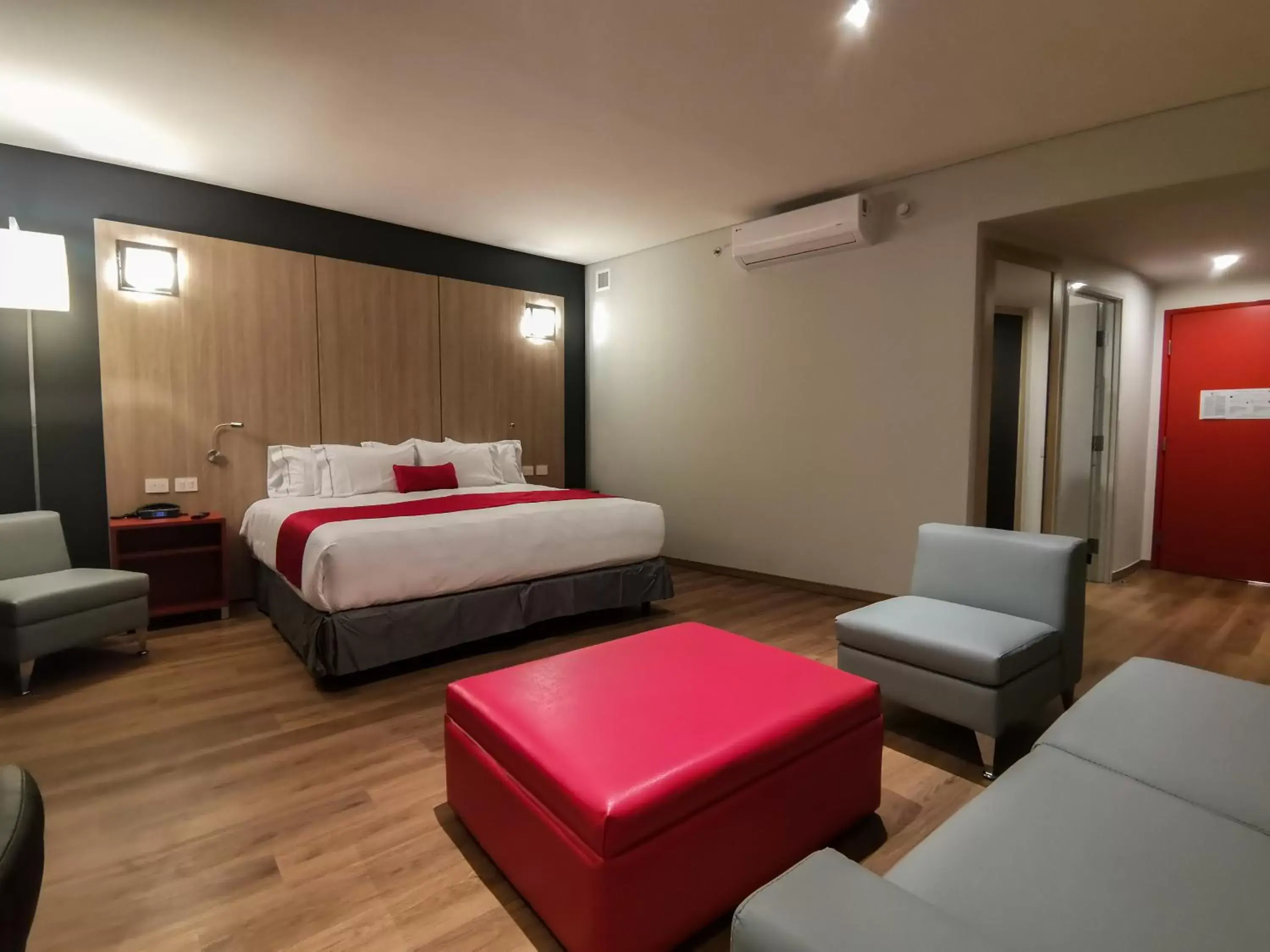 Photo of the whole room, Bed in Ramada Encore by Wyndham Monterrey Apodaca Zona Aeropuerto Photo of the whole room, Bed in Ramada Encore by Wyndham Monterrey Apodaca Zona Aeropuerto