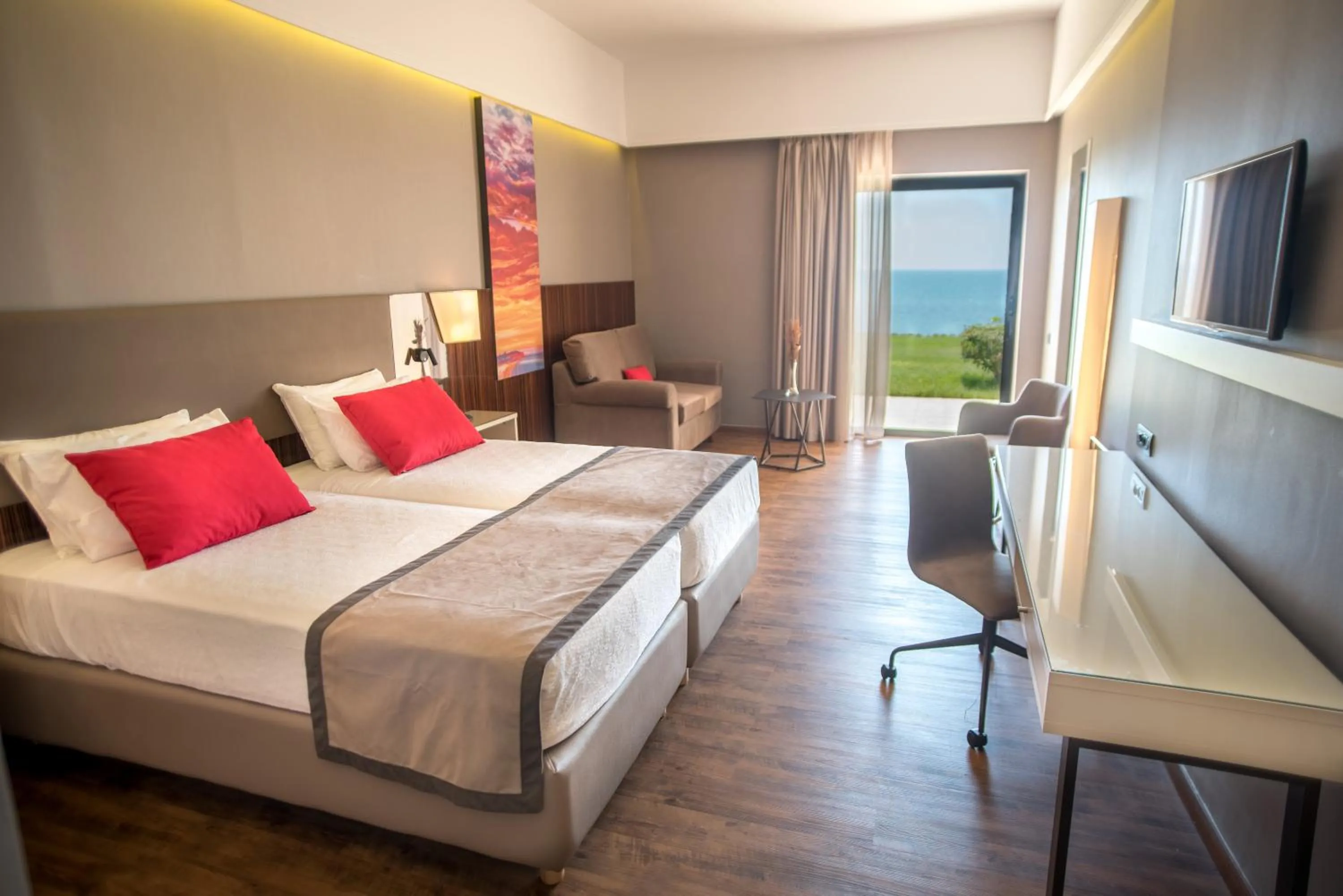 Photo of the whole room, Bed in Ramada Plaza by Wyndham Thraki