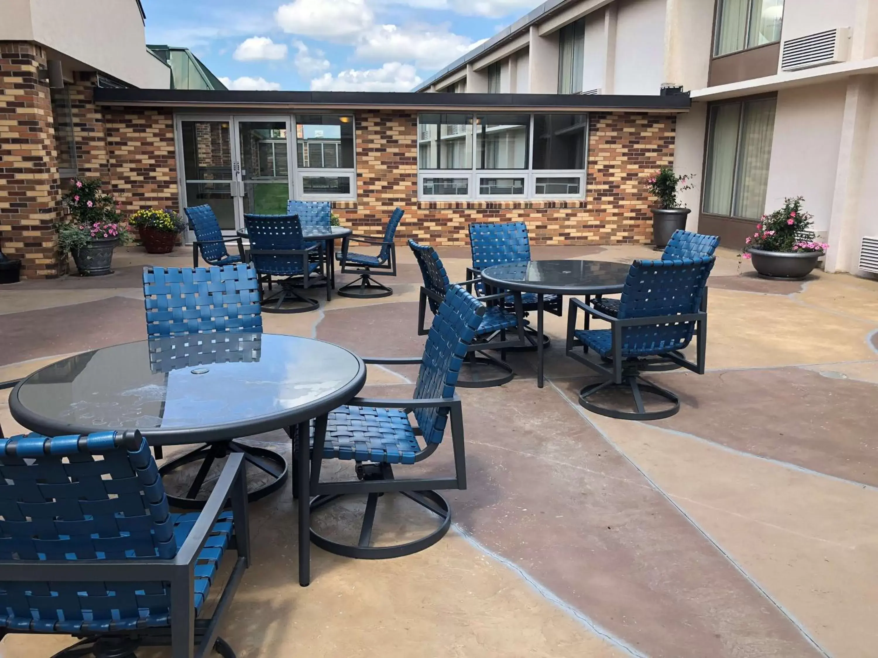 Property building in Best Western Tomah Hotel