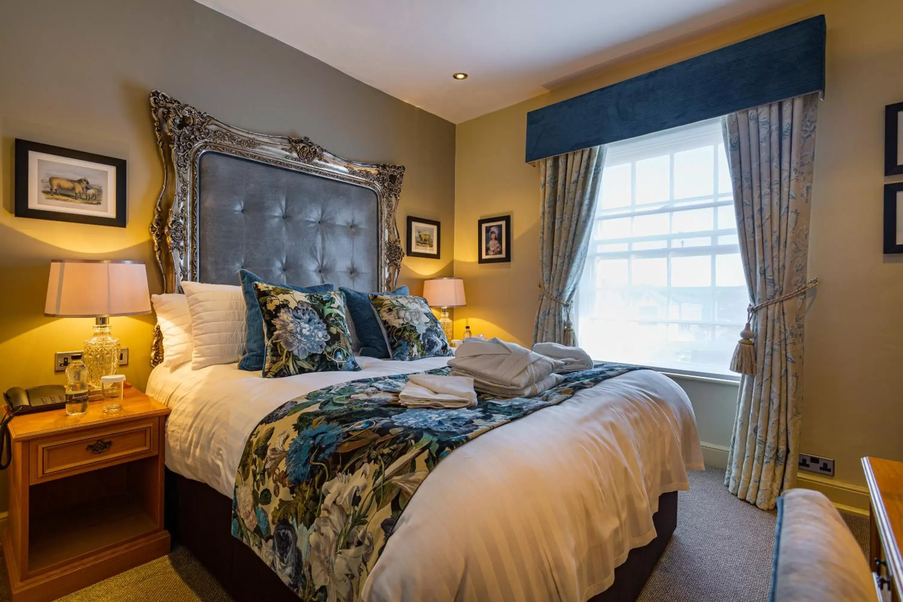 Bedroom, Bed in The Rutland Arms Hotel, Bakewell, Derbyshire