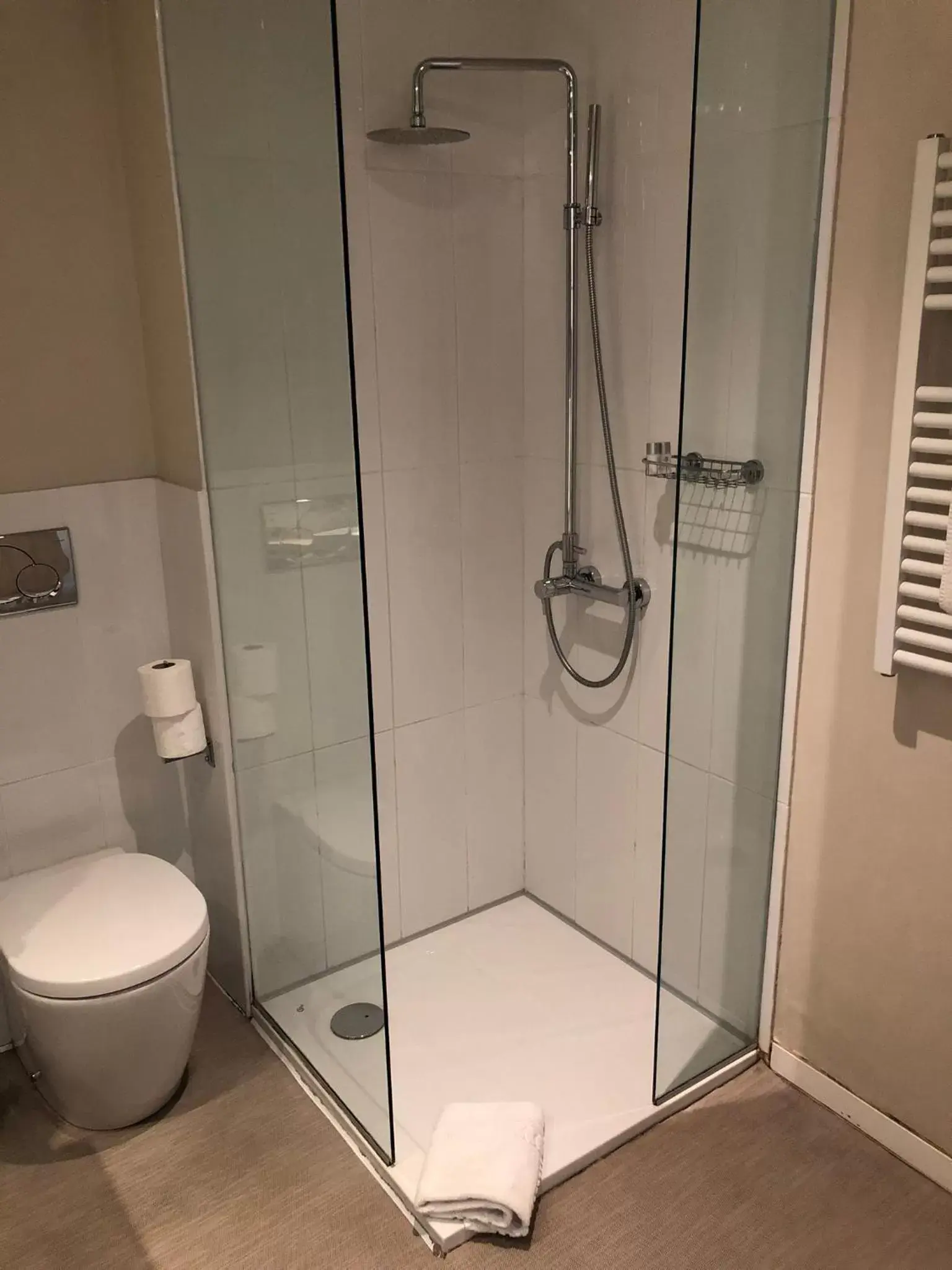 Shower, Bathroom in Hotel Palm Garavan