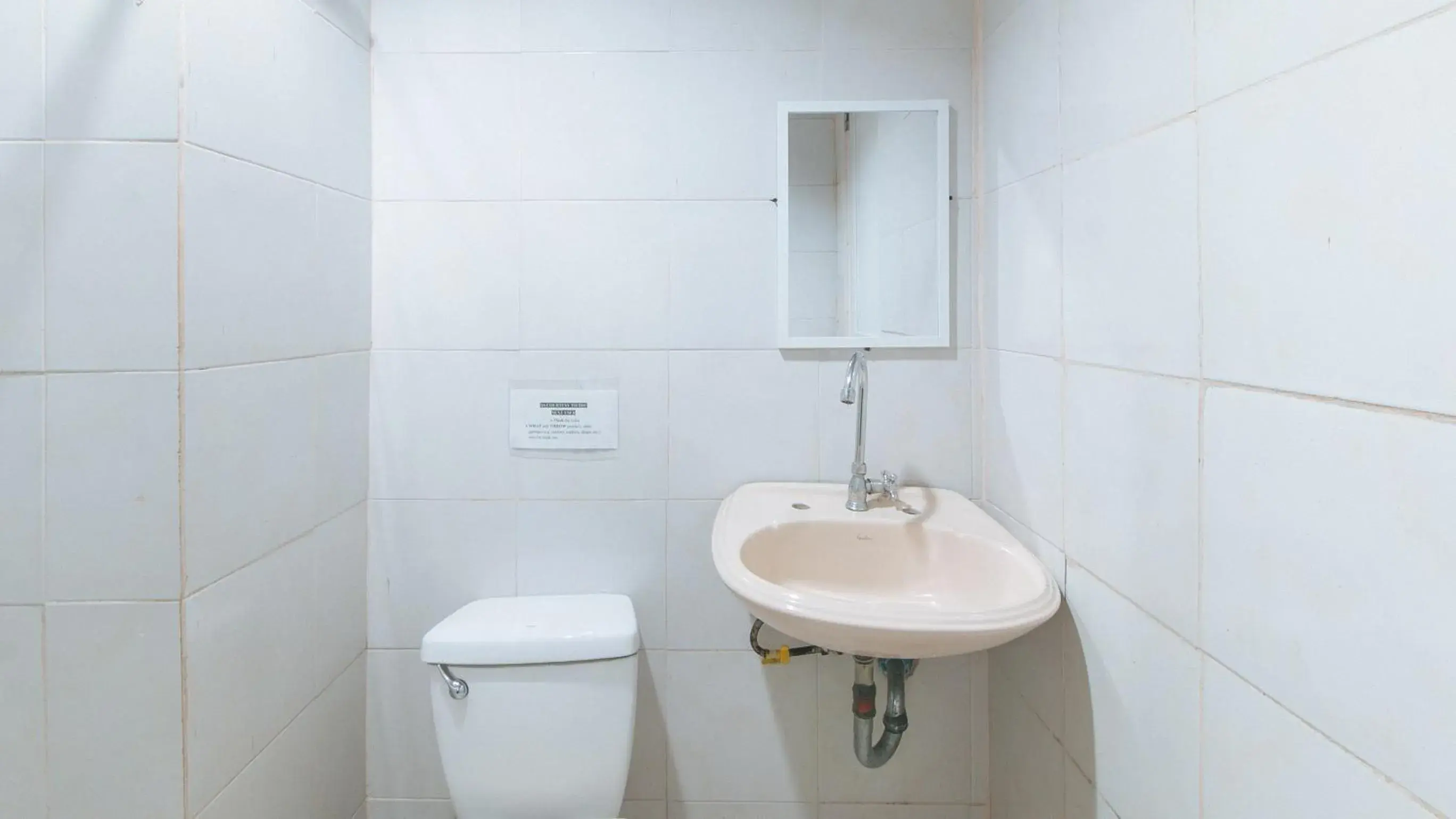 Shower, Bathroom in OYO 809 Crowne One Condo