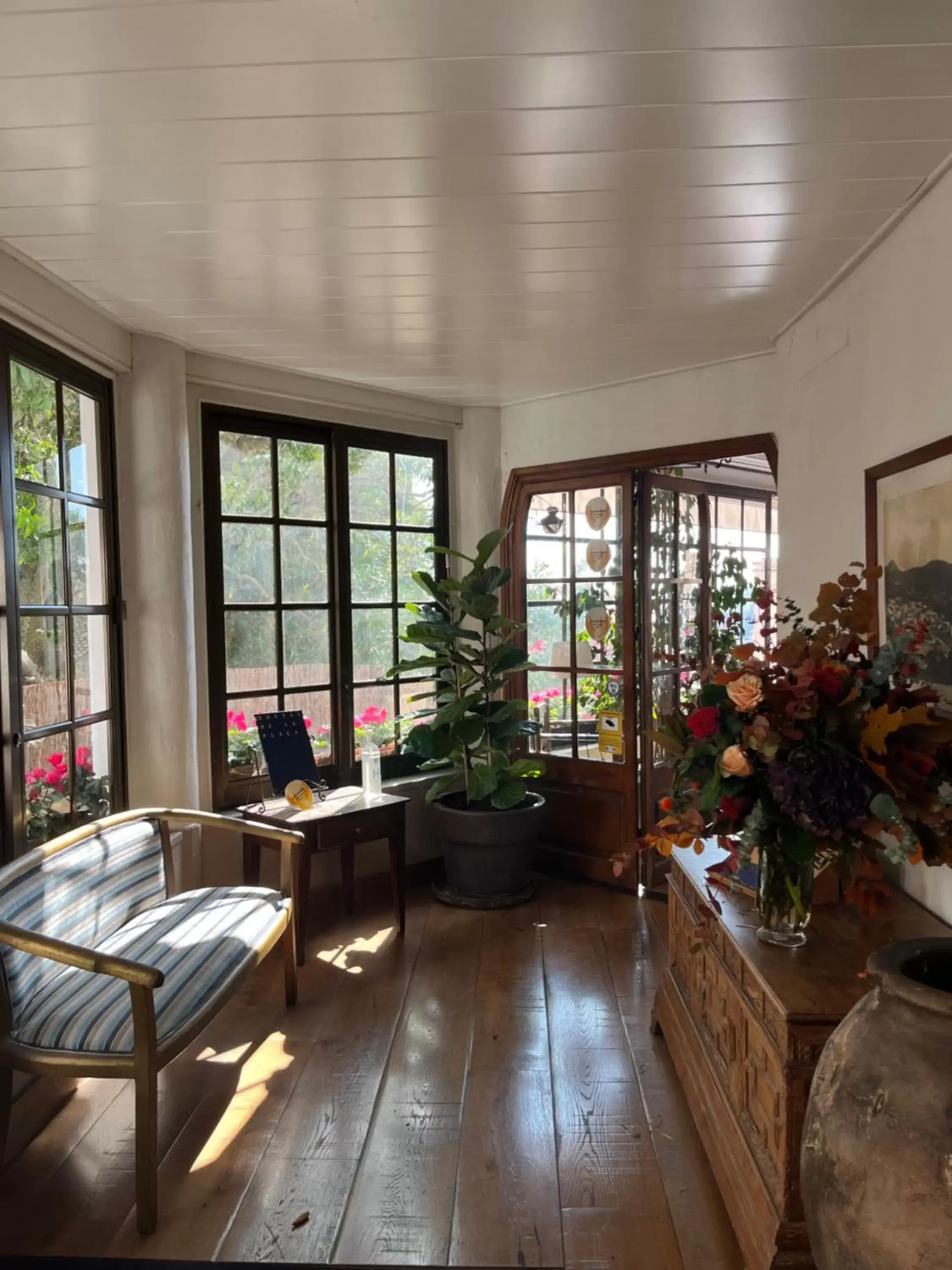 Lobby or reception in Hostal de la Plaça - Hotel Boutique