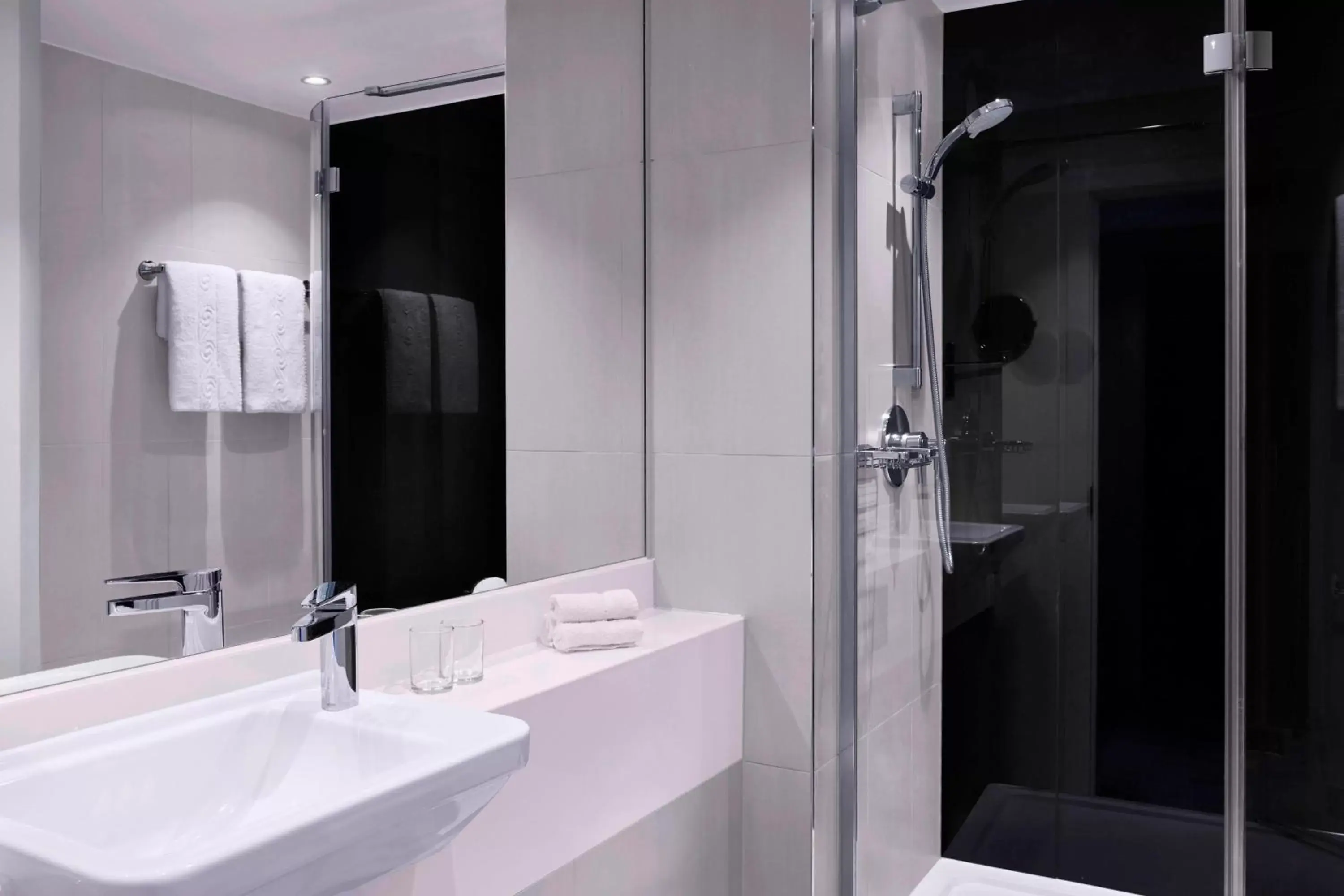 Bathroom in Sheraton Heathrow Hotel