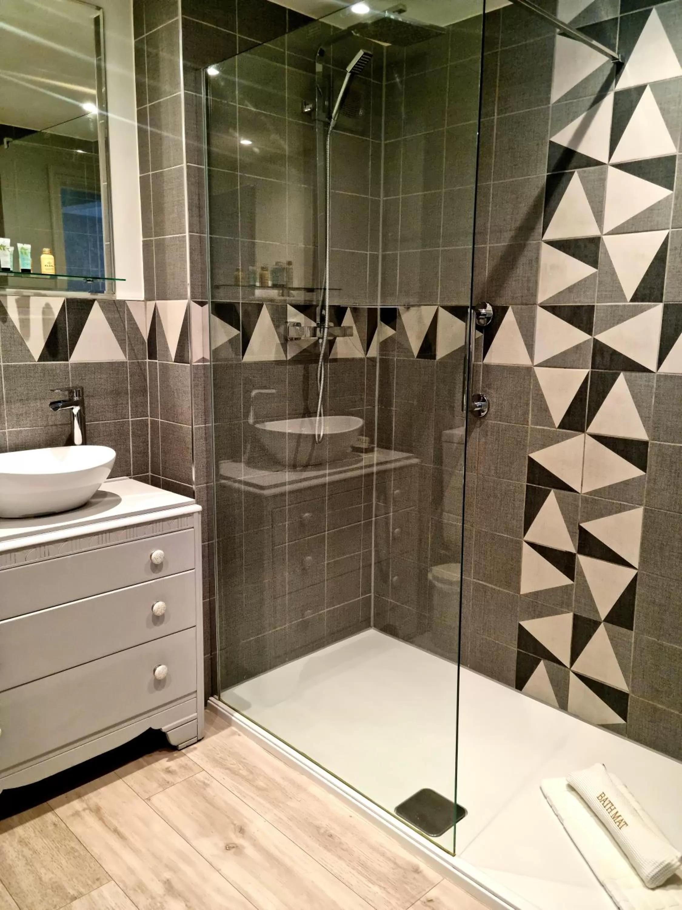 Shower in The Ollerod