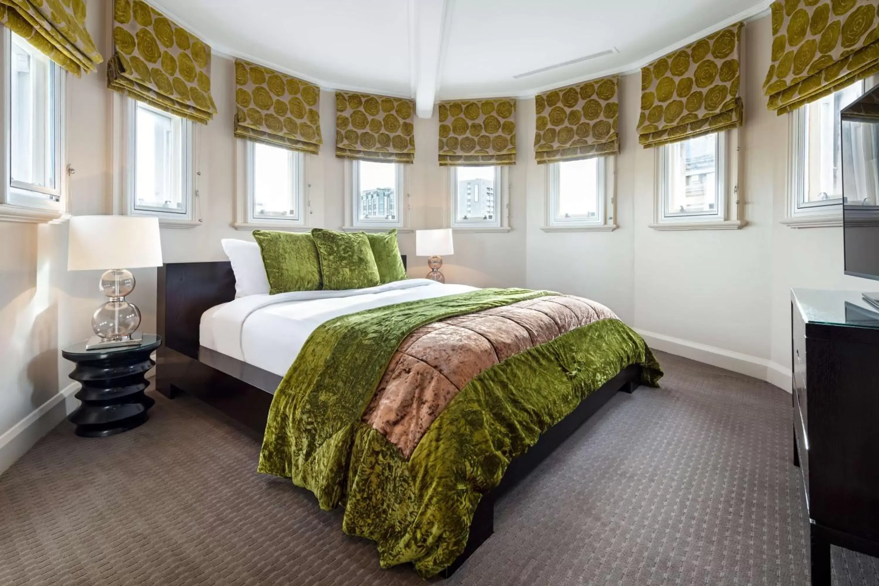 Photo of the whole room, Bed in Radisson Blu Edwardian Kenilworth Hotel, London