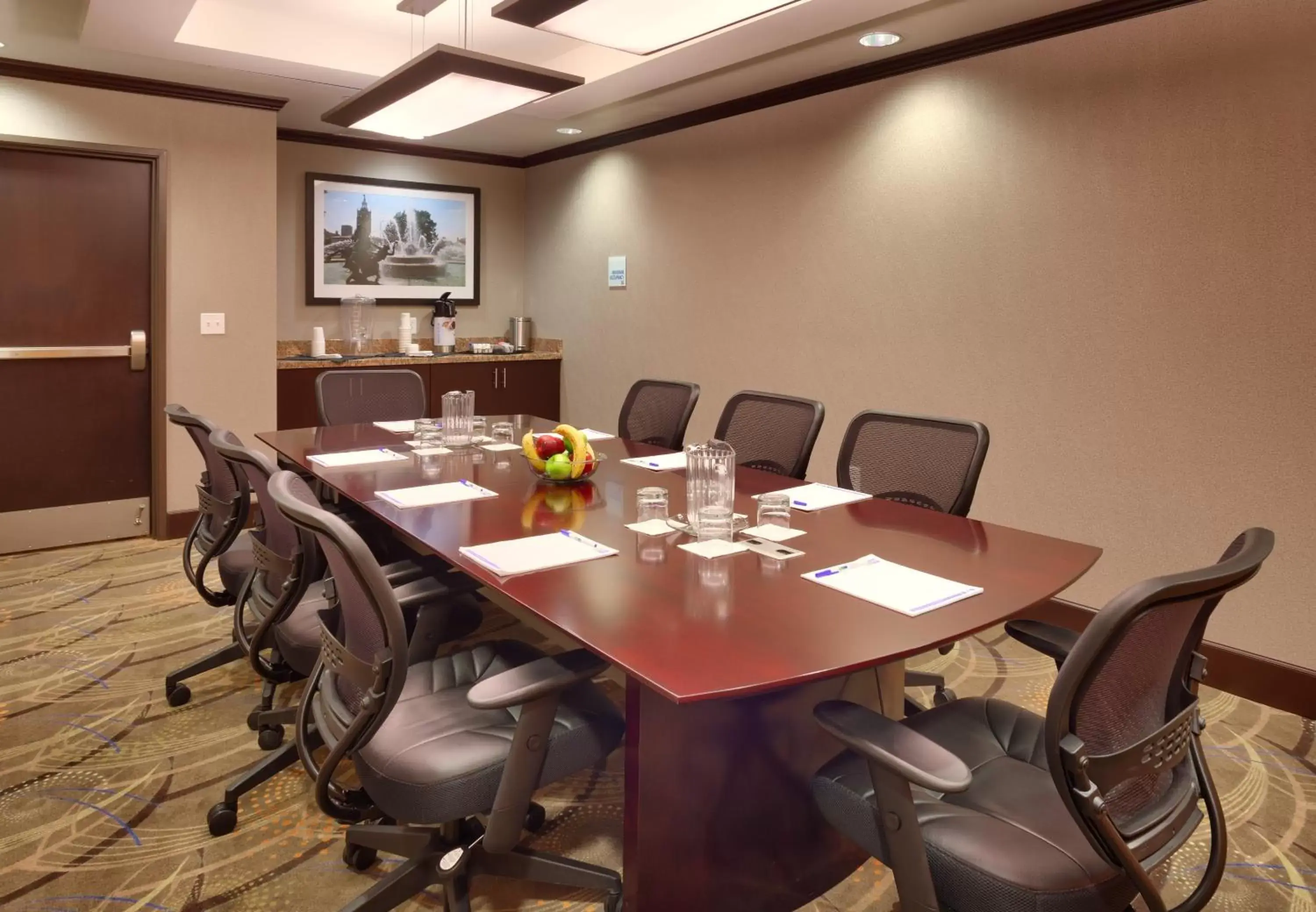 Meeting/conference room in Holiday Inn Express & Suites Overland Park, an IHG Hotel