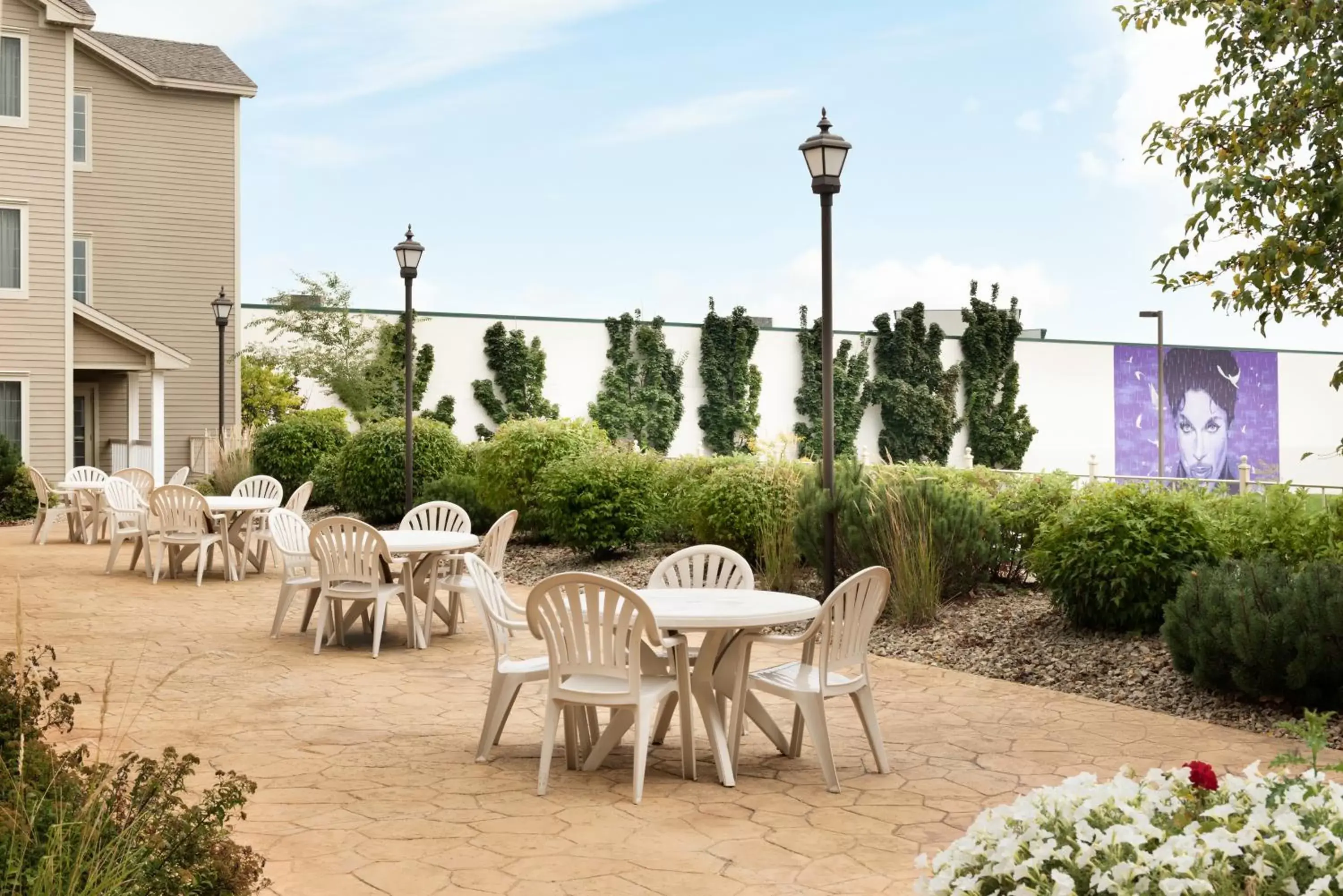 Patio in Country Inn & Suites by Radisson, Chanhassen, MN