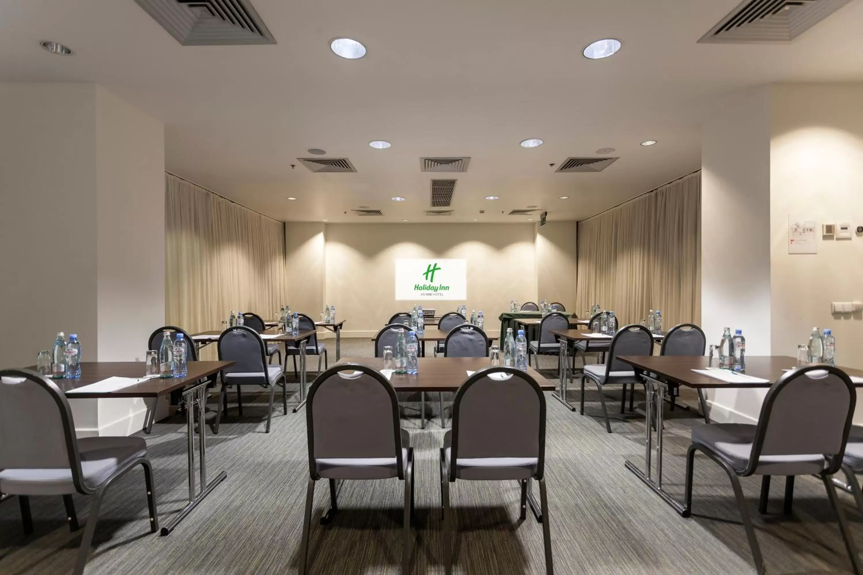 Meeting/conference room, Restaurant/Places to Eat in Holiday Inn - Tbilisi, an IHG Hotel