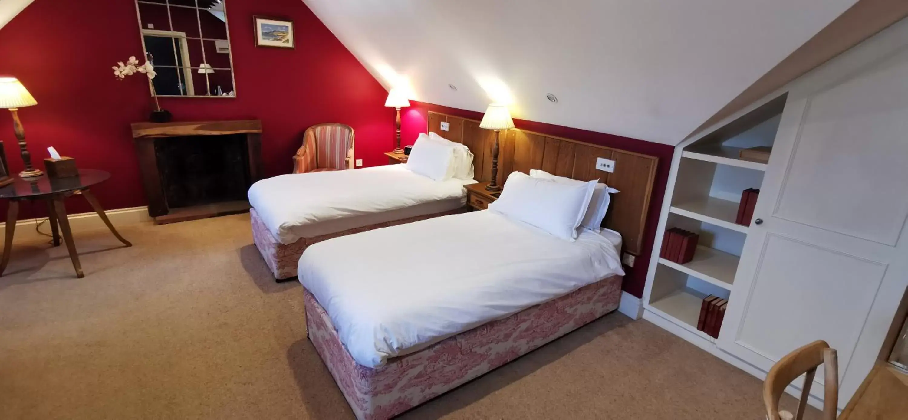 Bedroom, Bed in Buccleuch and Queensberry Arms Hotel