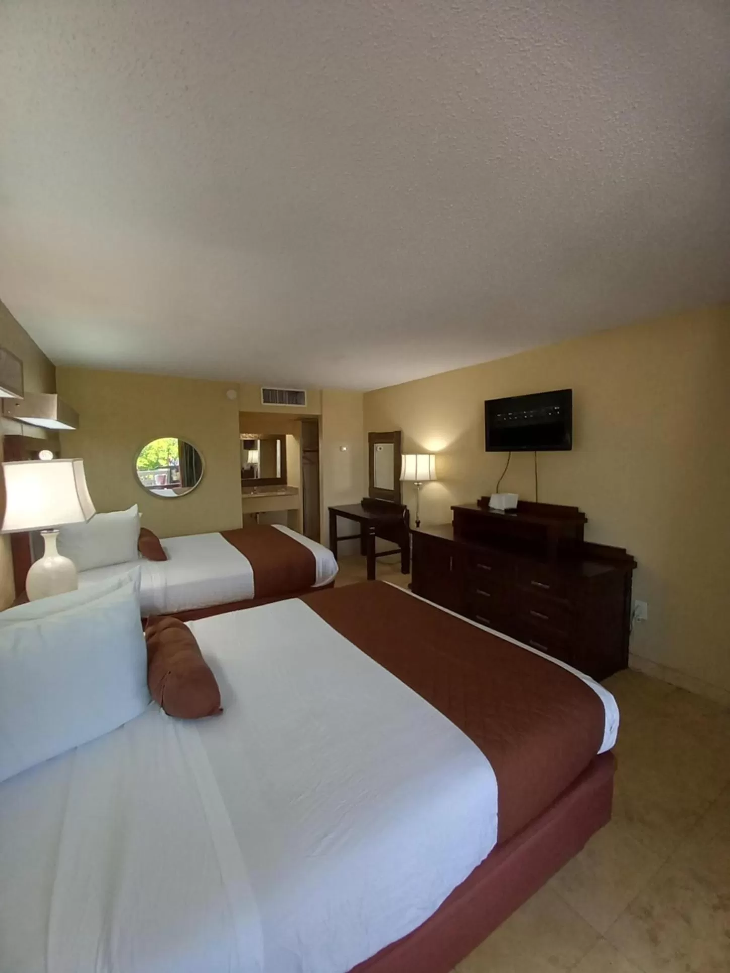 Bedroom, Bed in Holiday Hotel