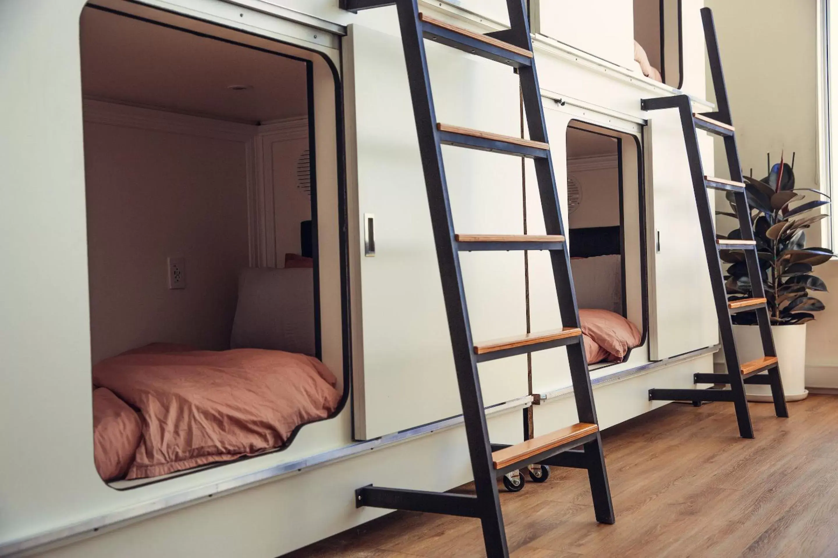 bunk bed in STAY OPEN Venice Beach