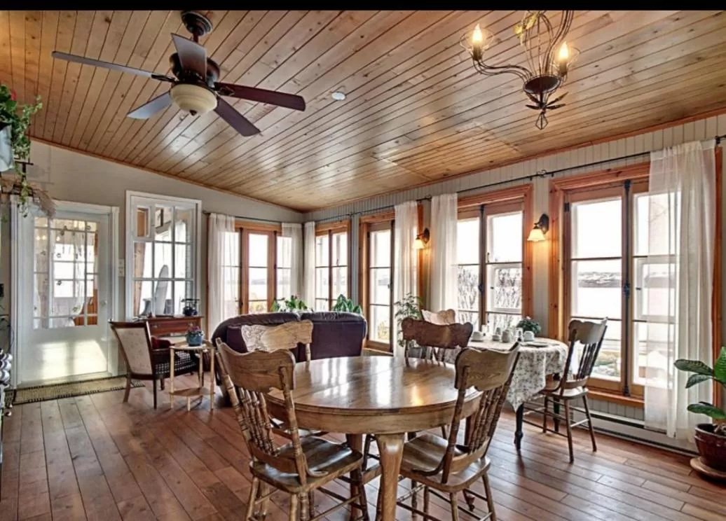 Restaurant/Places to Eat in Auberge le Petit Séjour