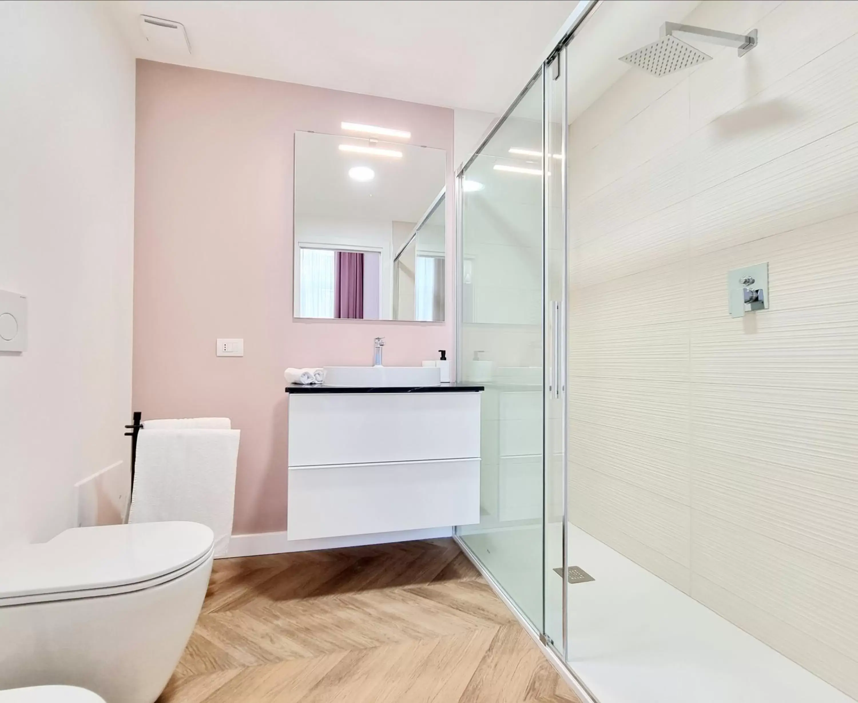 Shower, Bathroom in Glamour Suite Cagliari