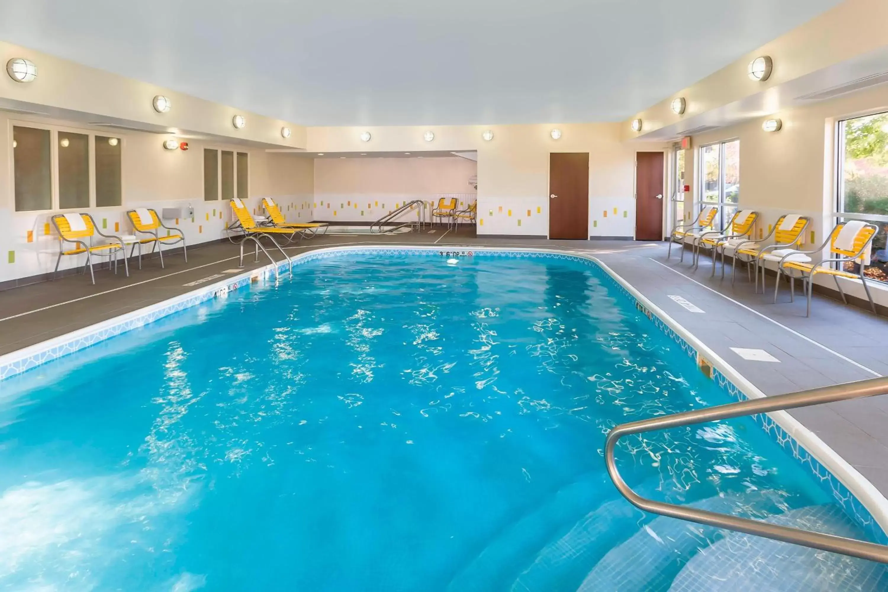 Swimming Pool in Fairfield Inn & Suites Naperville/Aurora
