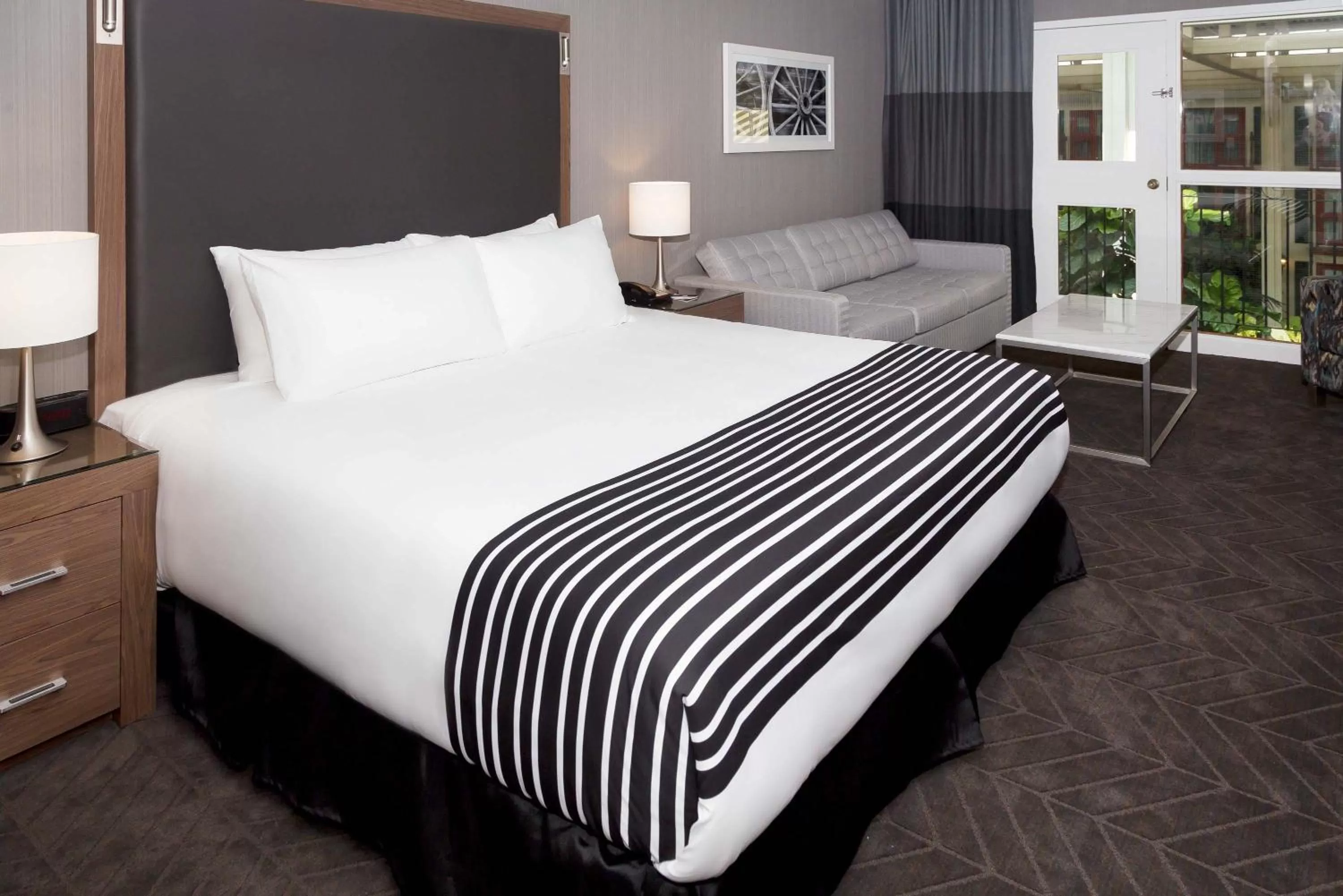 Photo of the whole room, Bed in Sandman Signature Lethbridge Lodge