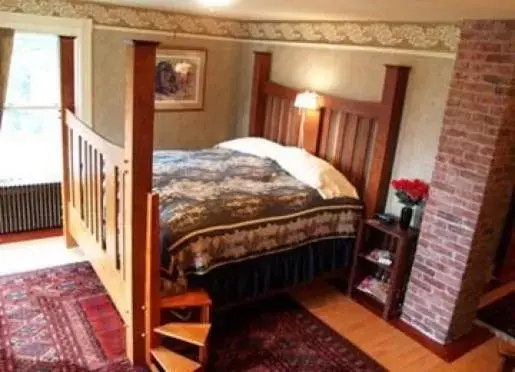 Bed in Alaska's Capital Inn Bed and Breakfast