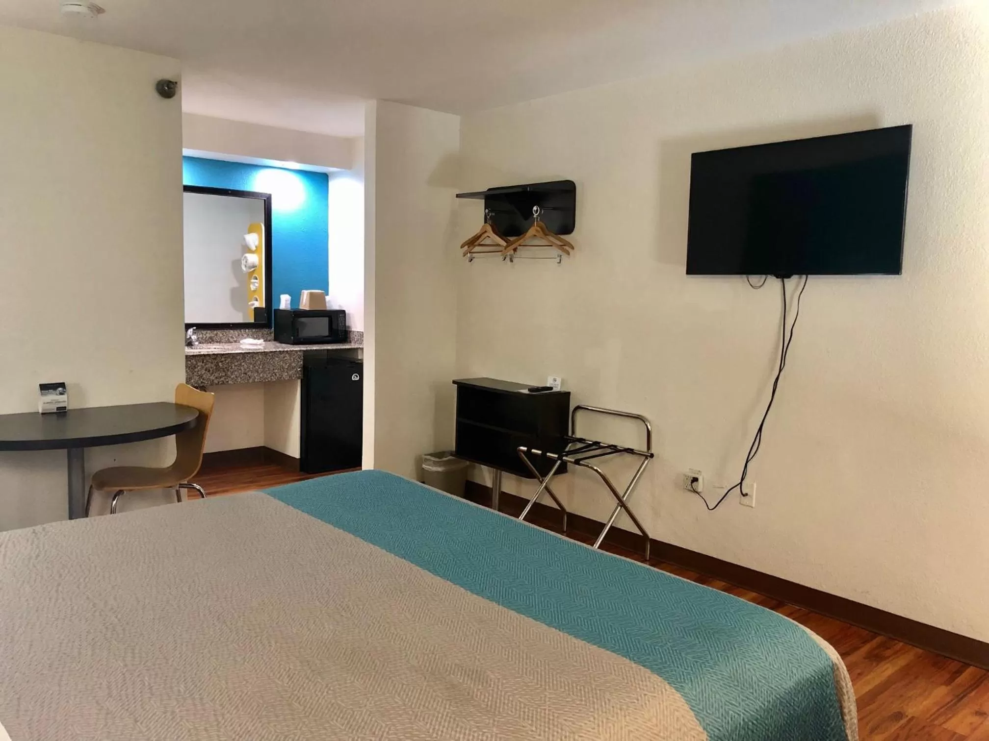 Bed in Motel 6-Nashville, TN - Airport