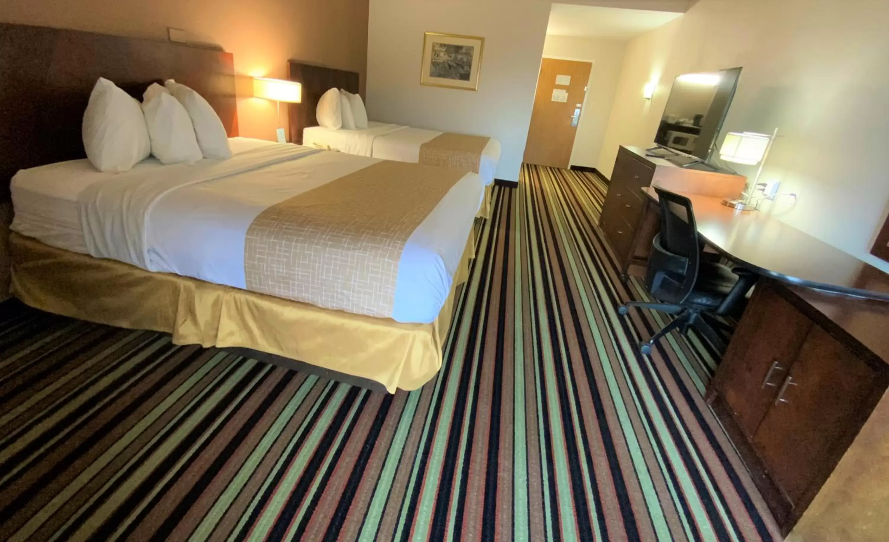 Photo of the whole room, Bed in Travelodge by Wyndham Wytheville