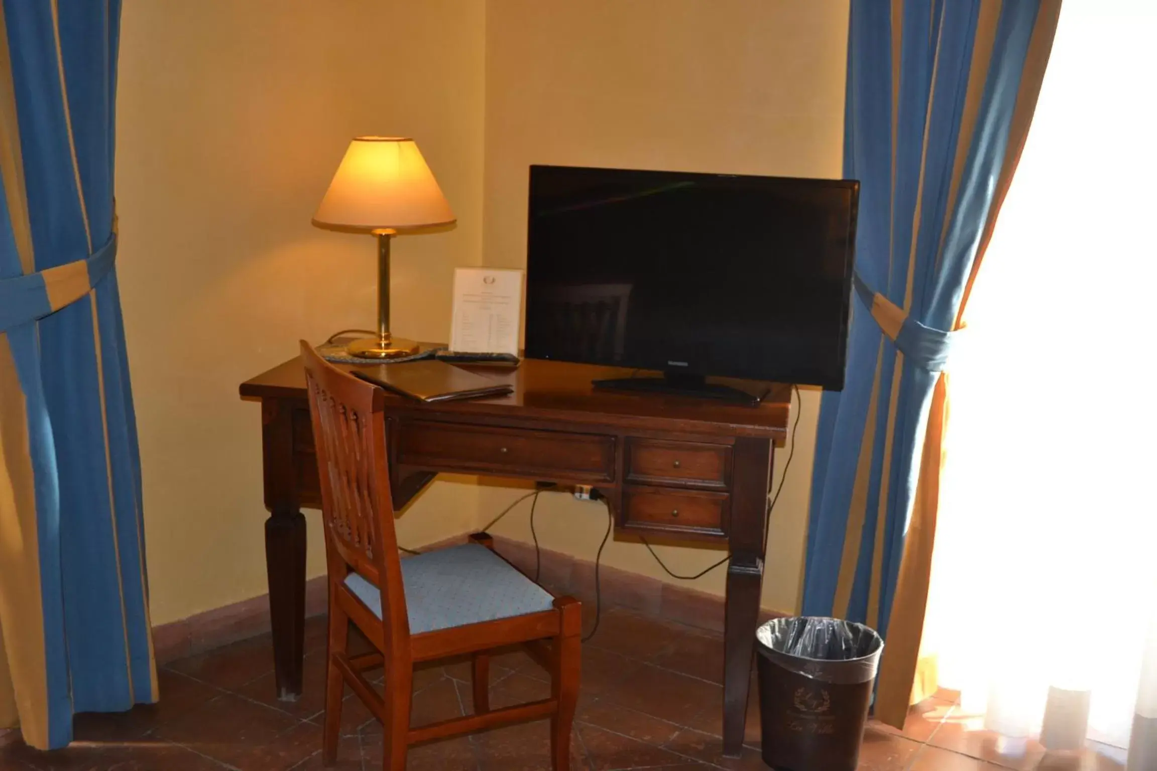 TV and multimedia, TV/Entertainment Center in Hotel La Ville